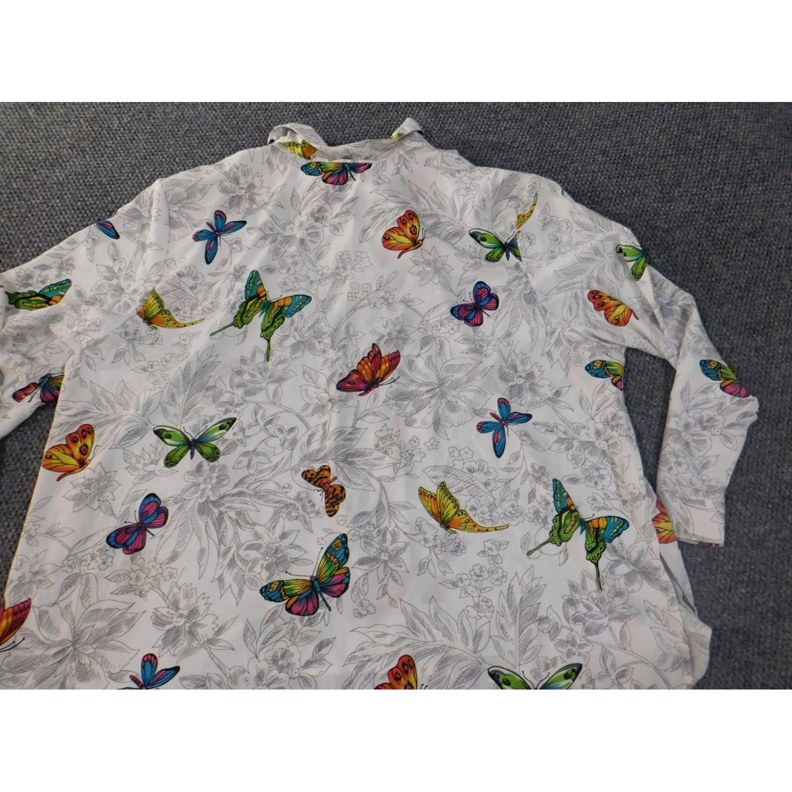 Vintage Maggie Barnes Button-Up Top Womens 32W Plus Size White Floral Butterfly Polyester Raglan Sleeve Collared Long Sleeve Casual Stretch Regular Size XXS / US 00 / IT 34 - 7 Thumbnail