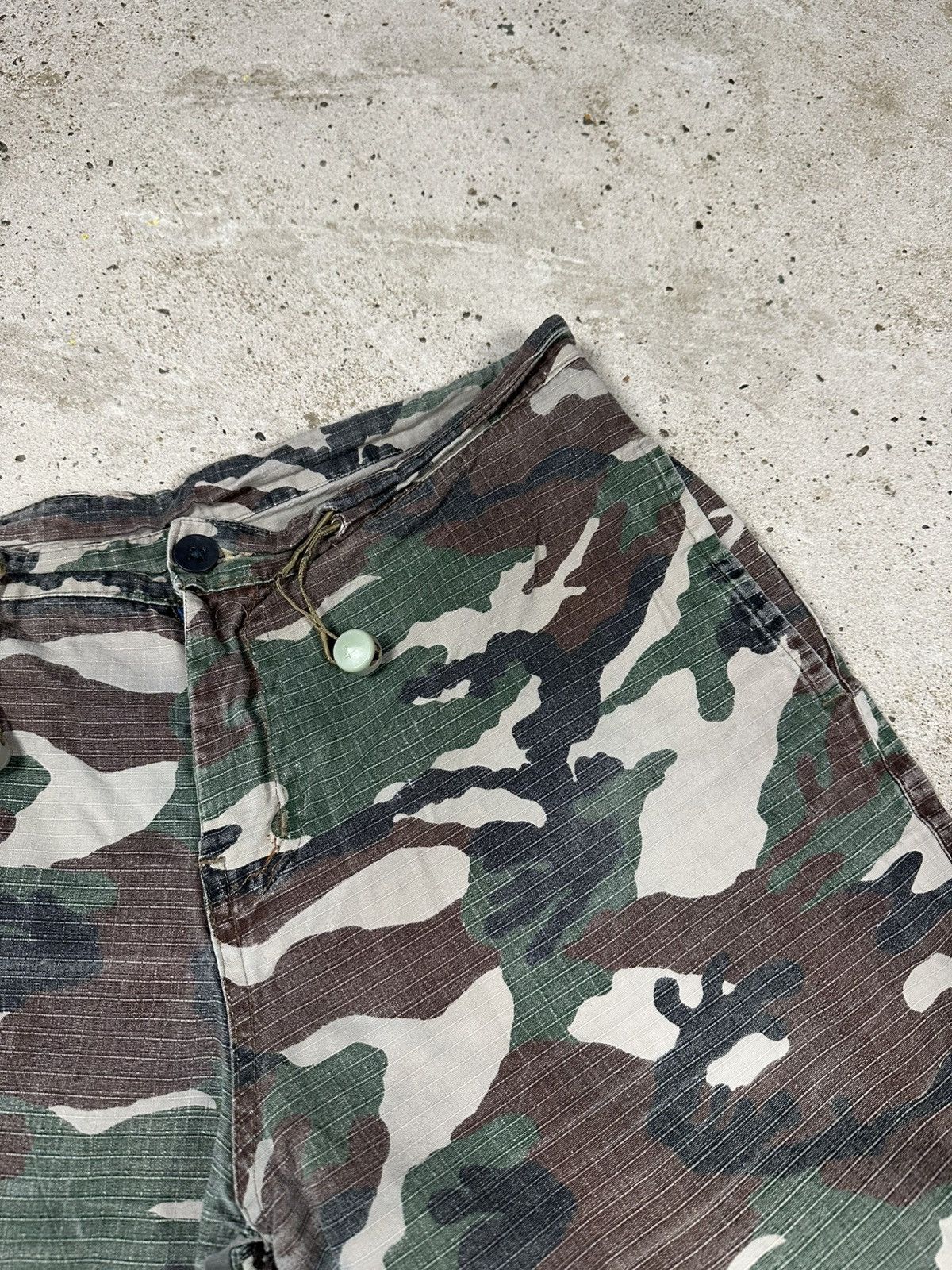 Other Vintage Y2K Washed Camo Distressed Baggy Cargo Pants Size US 30 / EU 46 - 10 Thumbnail