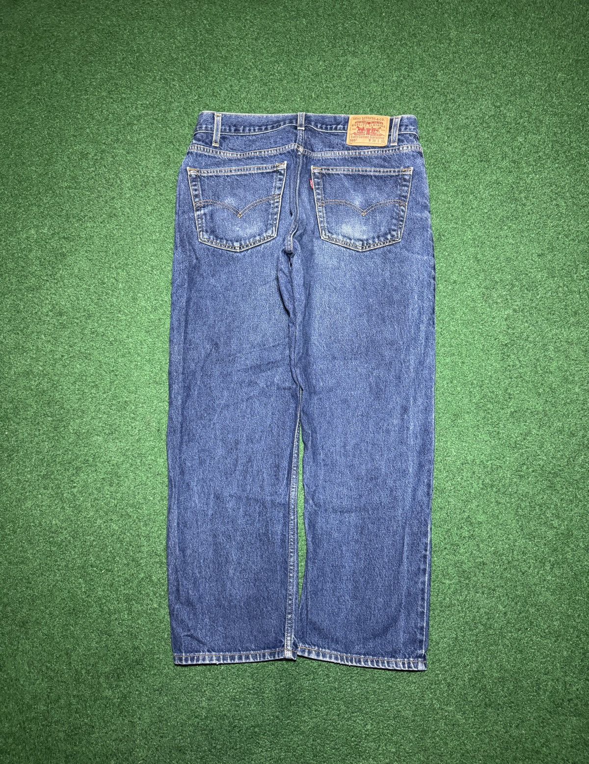Levi's Vintage Clothing Vintage Levi’s 505 Straight Medium Wash 37x30 Denim Jeans Size US 37 - 1 Thumbnail