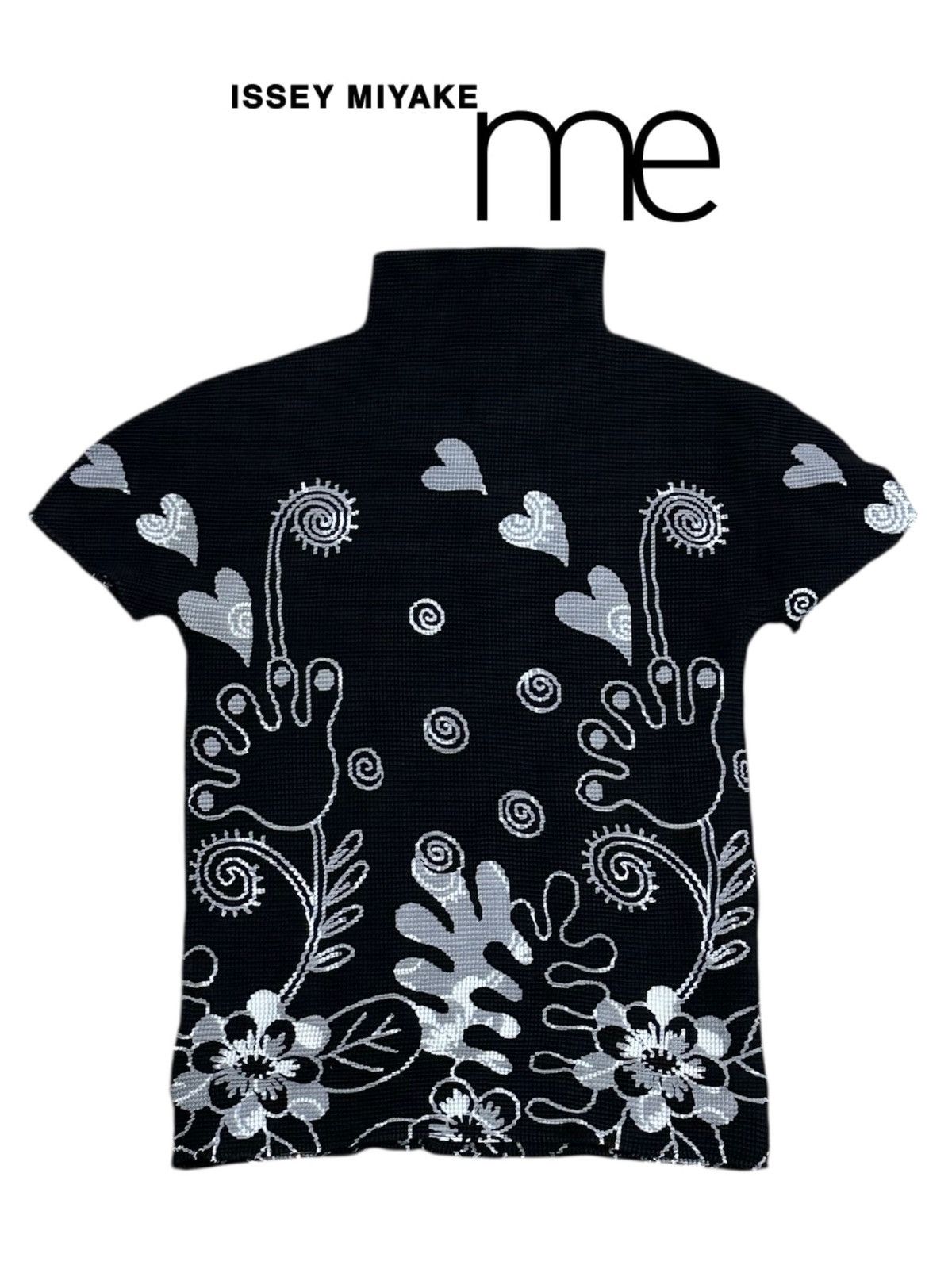 Pleats Please Issey Miyake Pleat Please Issey Miyake Me Heart Printed Shirt Size US S / EU 44-46 / 1 - 1 Thumbnail