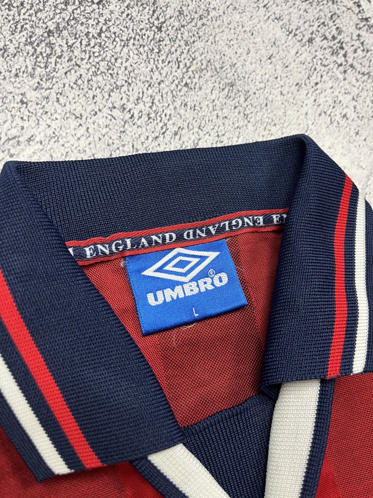 Umbro Vintage Umbro England 1997 Away Retro Soccer Jersey Shirt Size US L / EU 52-54 / 3 - 8 Thumbnail