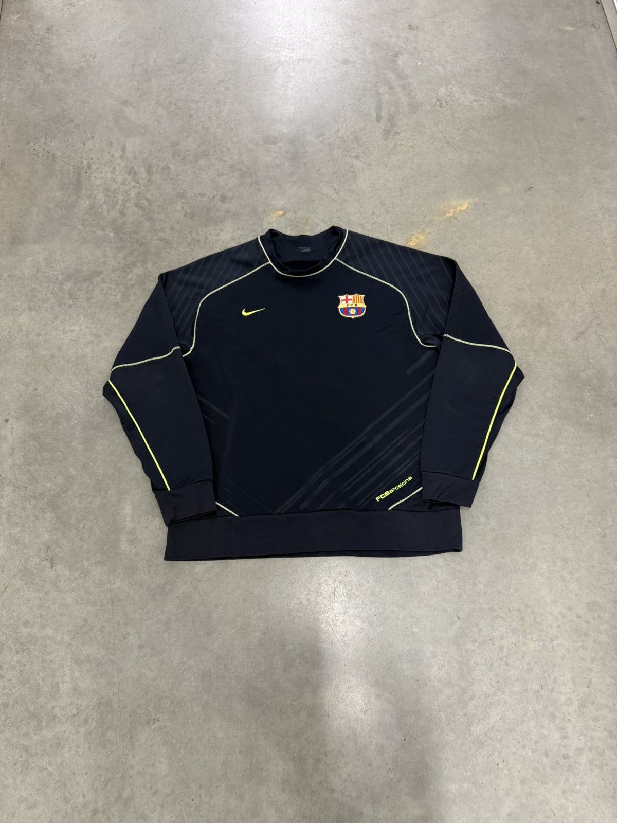 Nike FC Barcelona Nike Sweatshirt 2000s Soccer Navy Pullover Y2K Size US XL / EU 56 / 4 - 6 Thumbnail