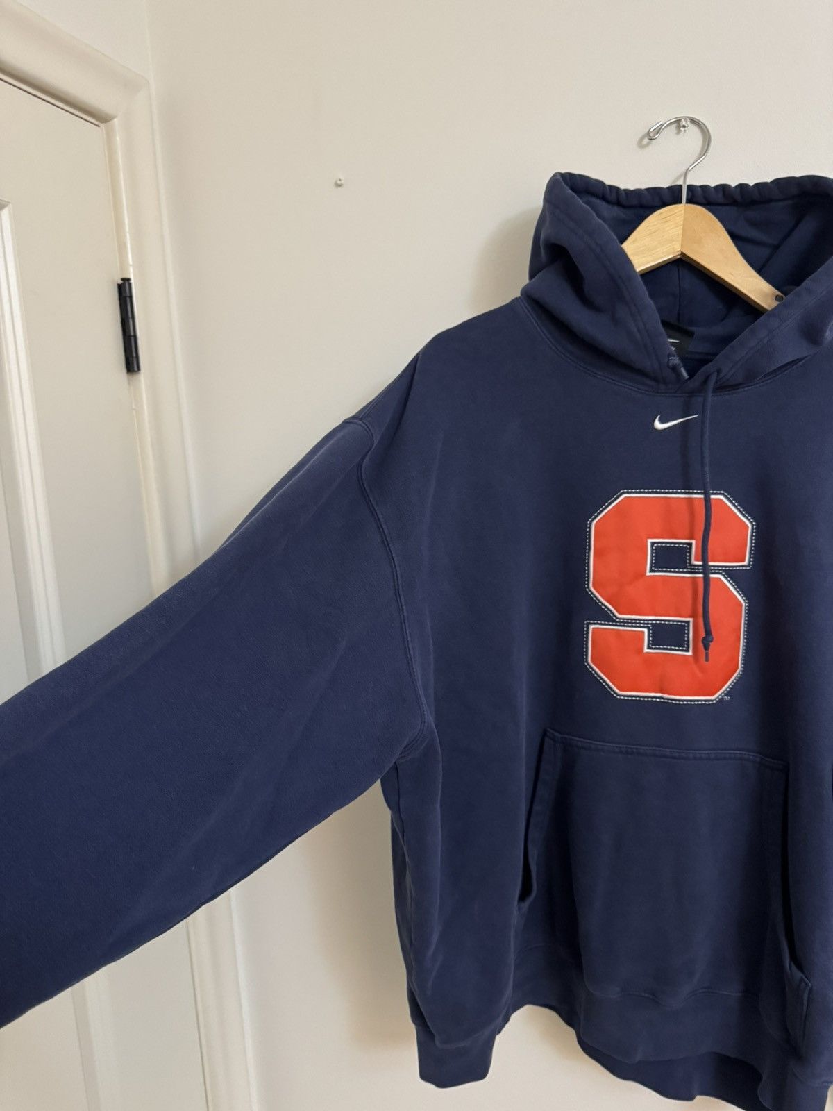 Nike Vintage Nike Syracuse Center Swoosh Hoodie Size US XL / EU 56 / 4 - 4 Thumbnail