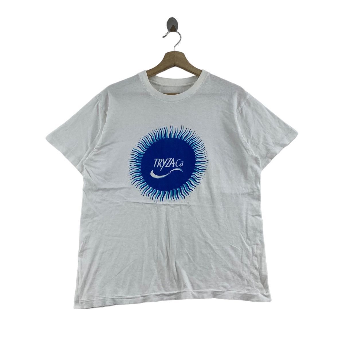 Vintage Vintage 90s TRYZA CA Instruments Big Brand Print White Size US M / EU 48-50 / 2 - 1 Thumbnail