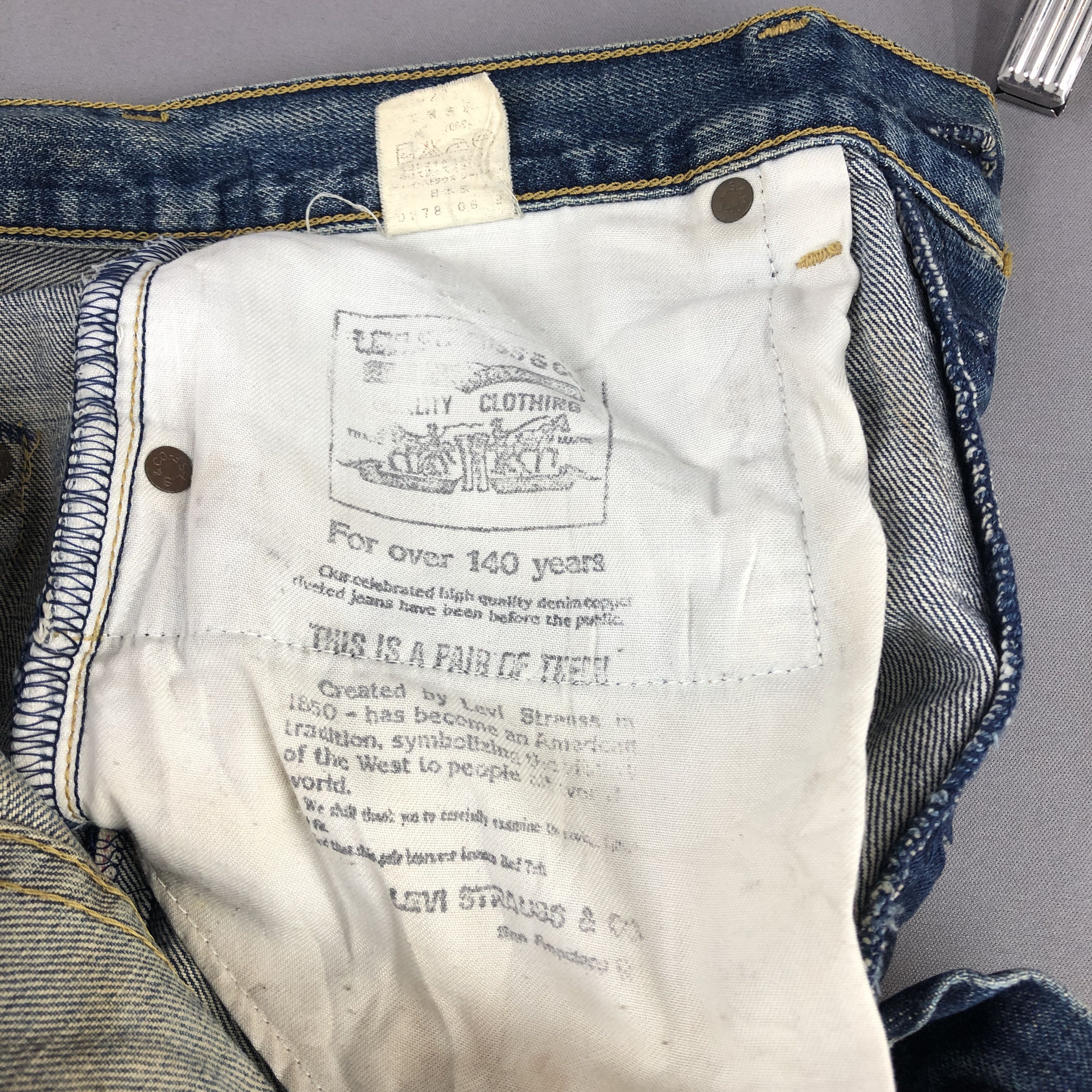 Levi's Vintage Levis 702 Selvedge Jeans Levi's Ripped Faded Denim Size US 30 / EU 46 - 10 Thumbnail