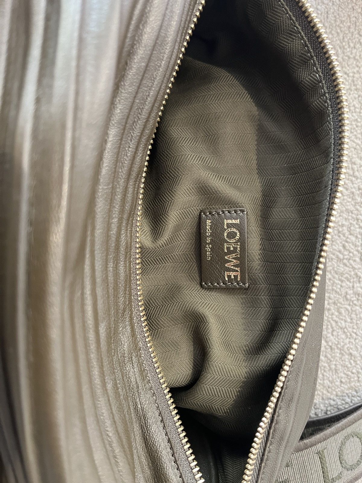 Loewe Loewe XL pleated lambskin “Bracelet” pouch Size ONE SIZE - 5 Thumbnail