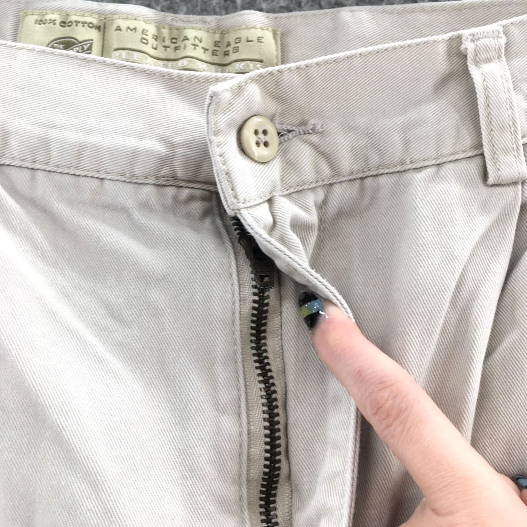 American Eagle Outfitters American Eagle Outfitters Pleated Khakis Pant Mens 33/34 Beige Regular 31x32.5 Pants Size US 33 - 3 Thumbnail