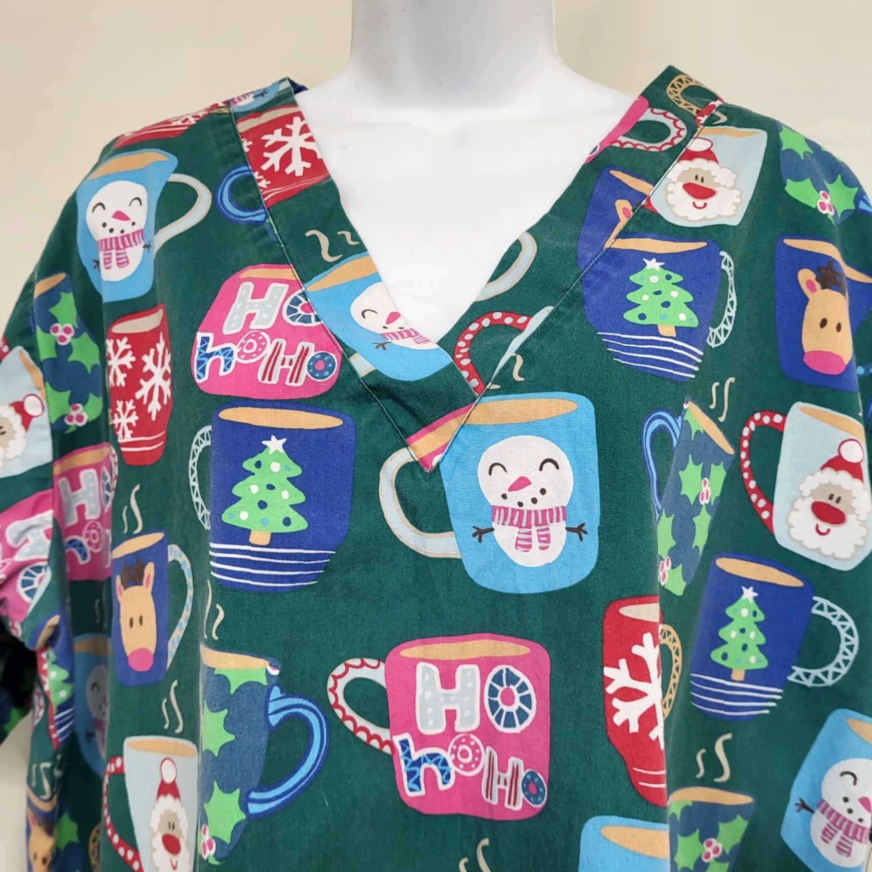 Buttero Butter Soft Scrub Top Womens XL Green Red Holiday Santa Reindeer Snowman Patterned Medical Cotton Blend Womens XL Size XL / US 12-14 / IT 48-50 - 4 Thumbnail
