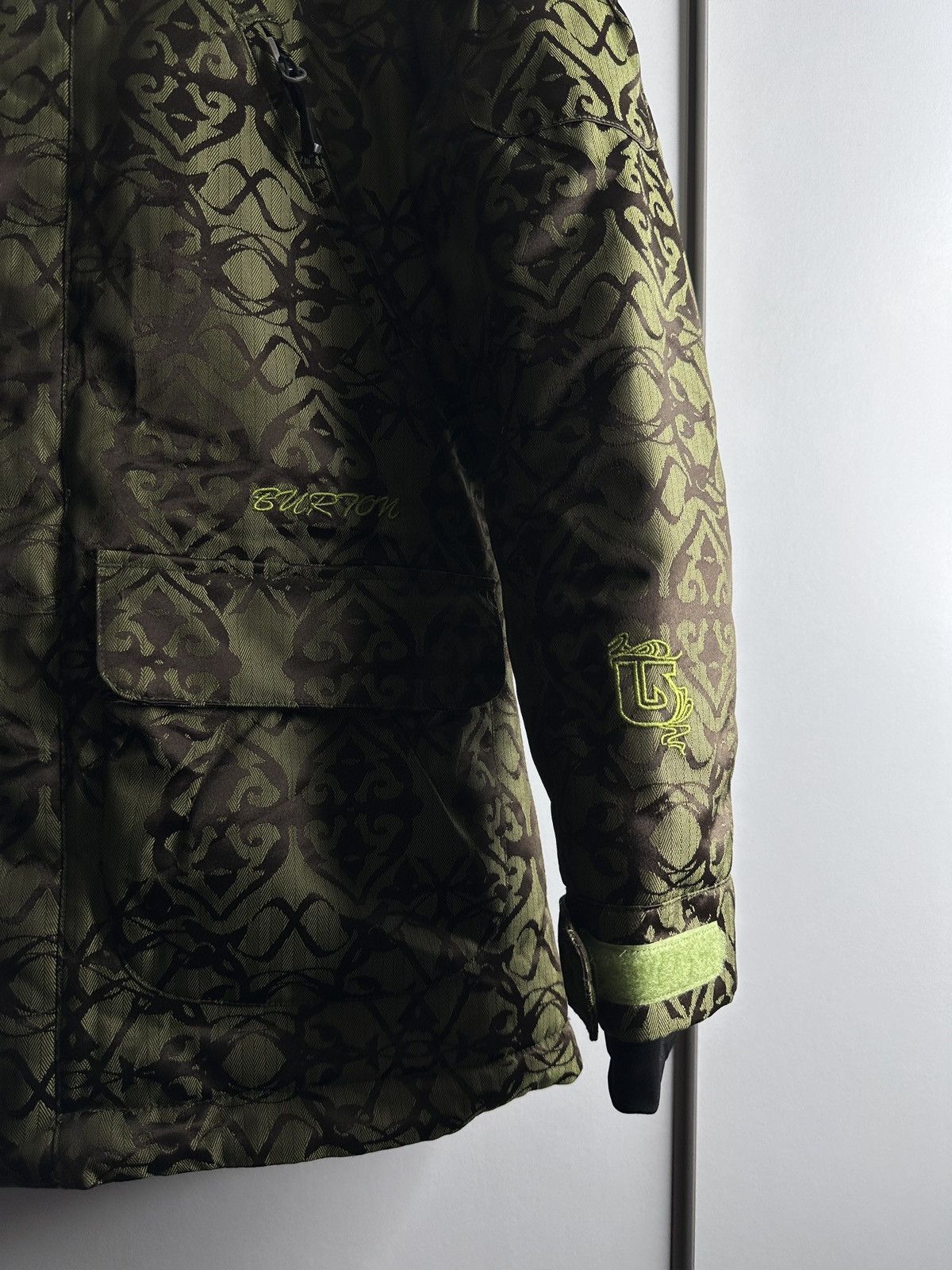 Burton Title: Burton Women’s Snowboard Jacket – Green Pattern Size S / US 4 / IT 40 - 3 Thumbnail