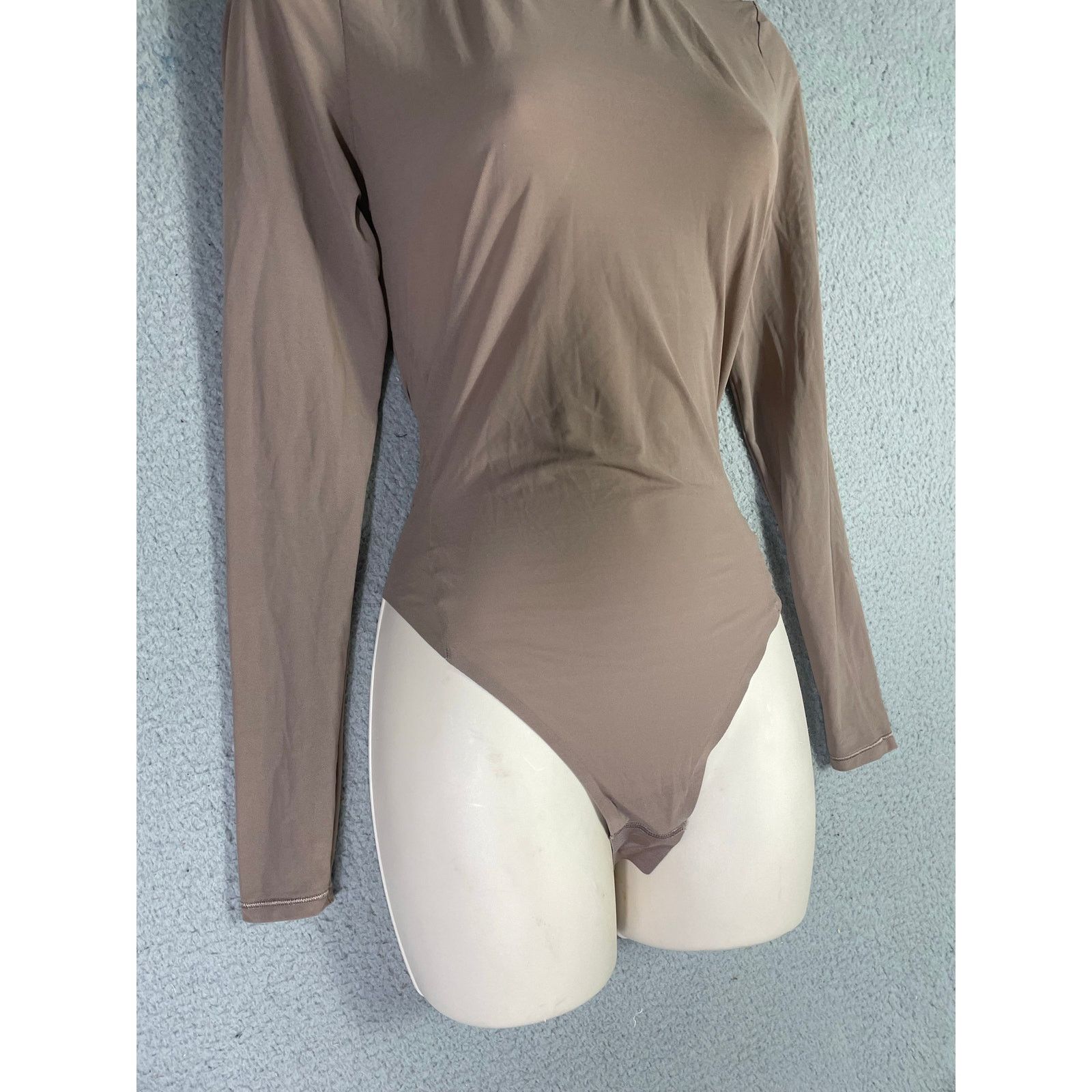 Lululemon Lululemon Long Sleeve Bodysuit Beige Womens Large Set of 2 Size L / US 10 / IT 46 - 4 Thumbnail