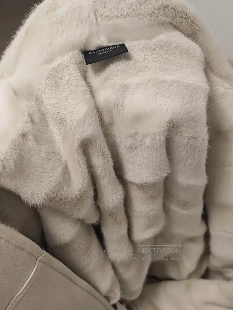 Balenciaga Balenciaga Fur collar embroidered logo zipper jacket Size US L / EU 52-54 / 3 - 7 Thumbnail