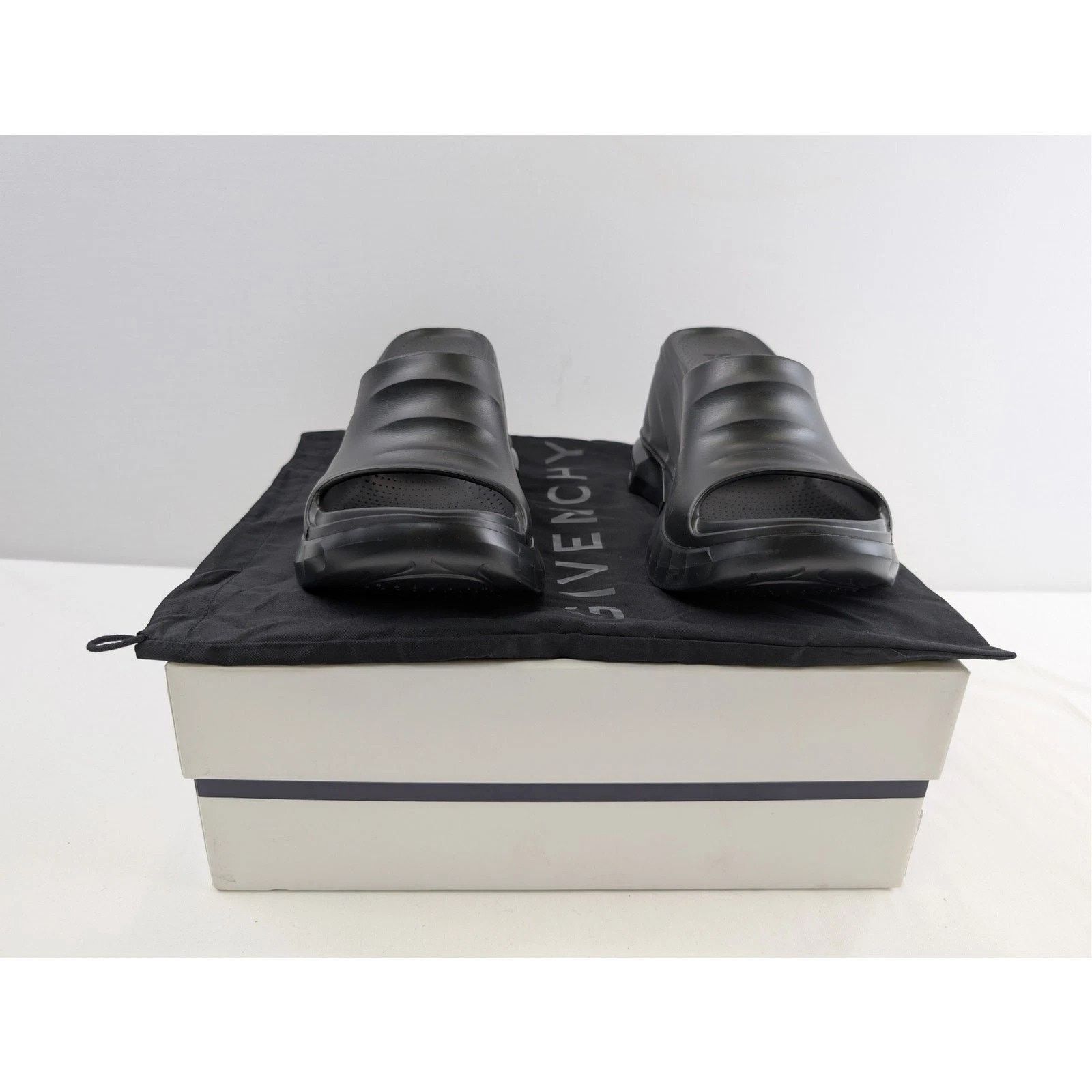 Givenchy o1rshd1 Q:5 / Marshmallow Sandals in Black Size US 9 / IT 39 - 14 Thumbnail