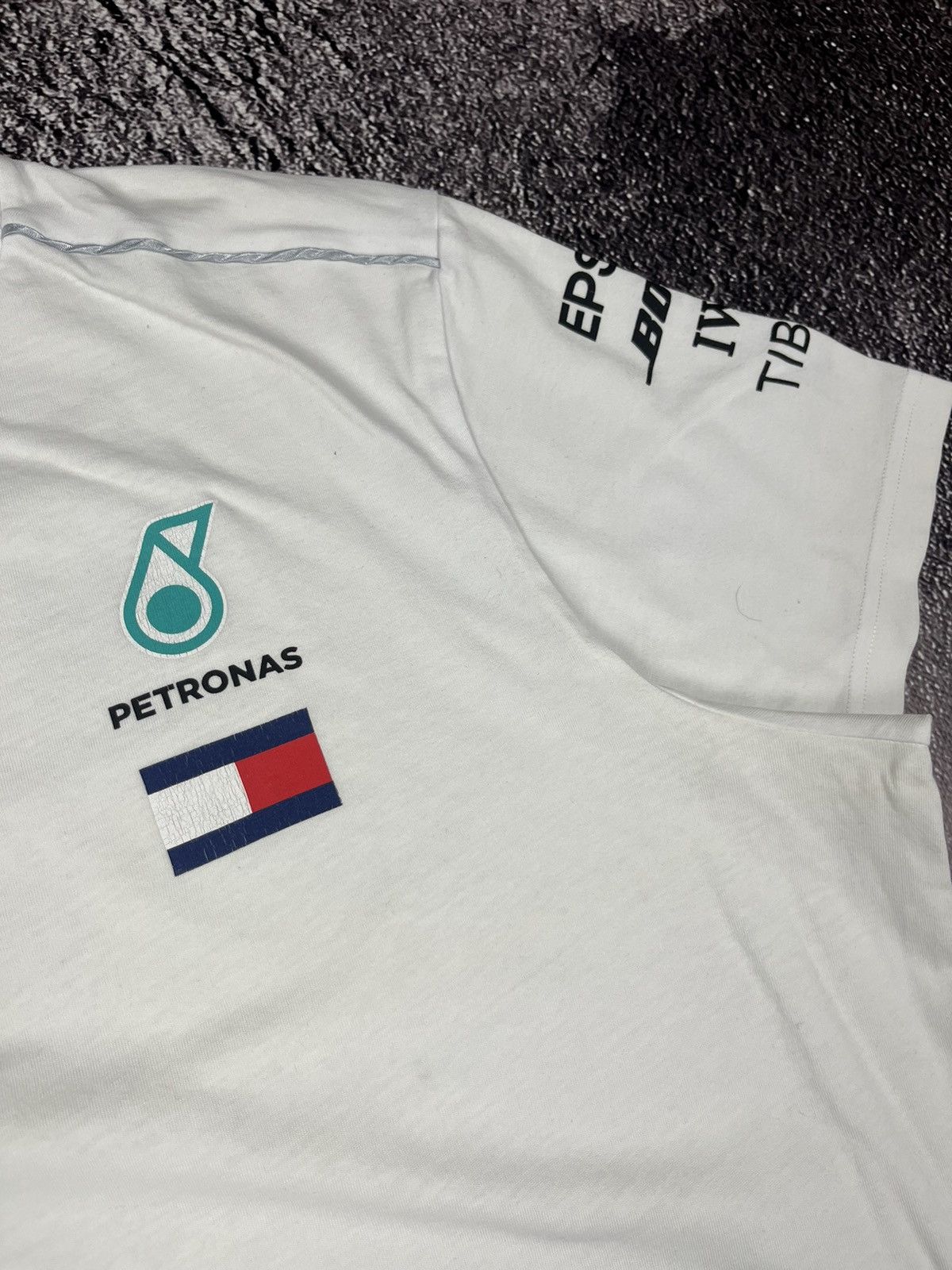 Tommy Hilfiger Vintage Tommy Hilfiger Mercedes Benz Petronas T-Shirt Y2K Size US XL / EU 56 / 4 - 4 Thumbnail