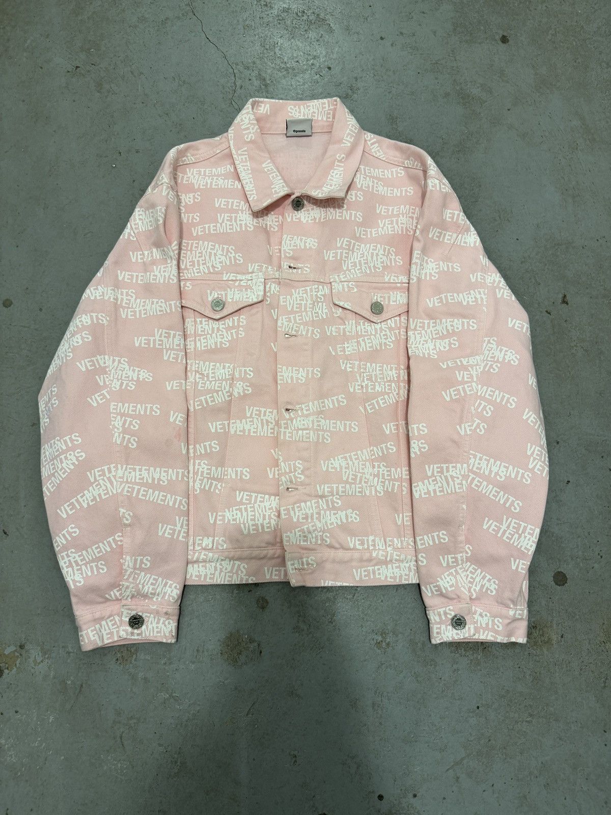 Vetements *RARE* VETEMENTS GVASALIA STAMP AOP DENIM JACKET Size US M / EU 48-50 / 2 - 1 Thumbnail