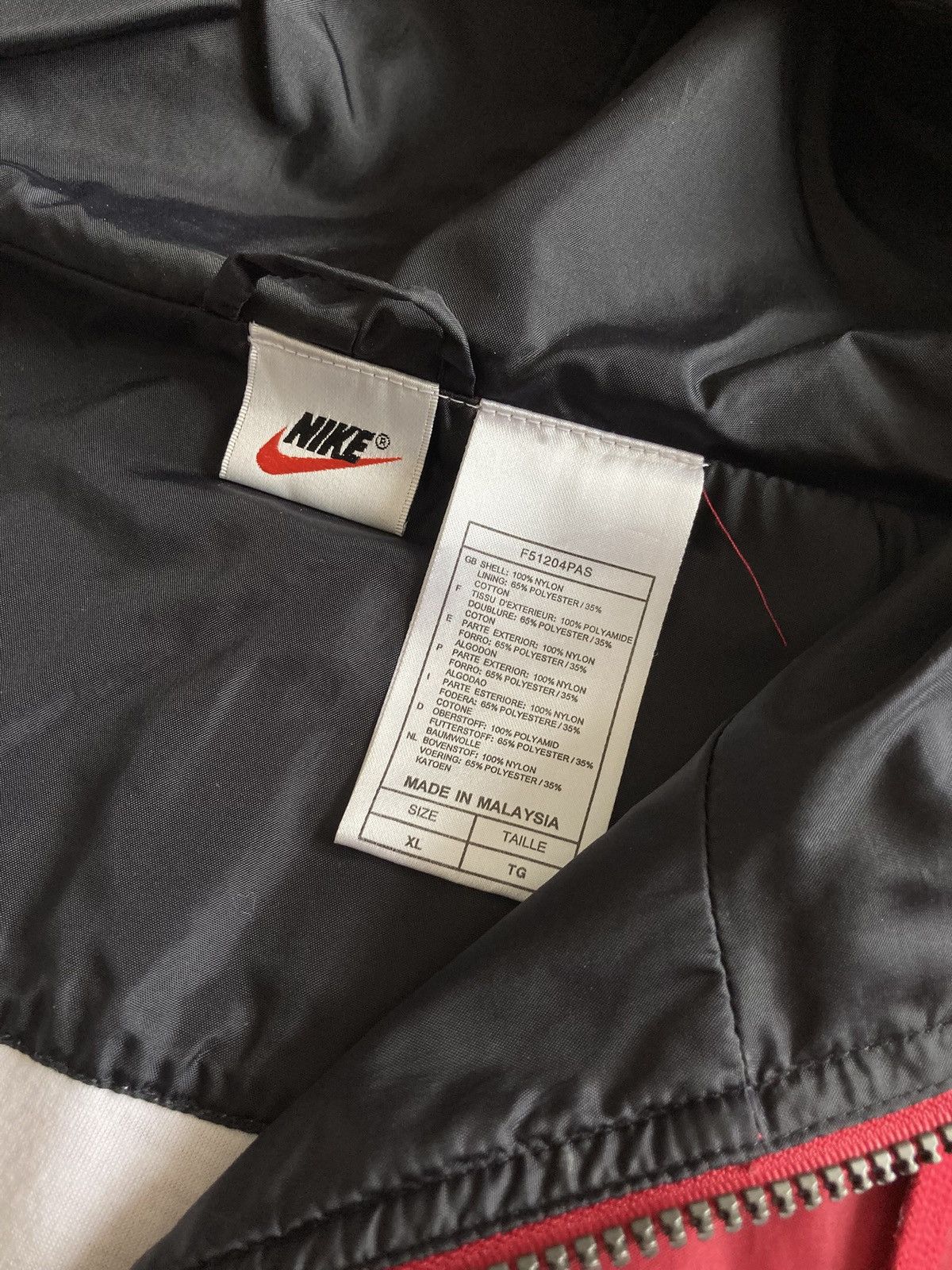 Vintage Vintage RARE Nike Big Logo Nylon Jacket 90s Size US XL / EU 56 / 4 - 13 Thumbnail
