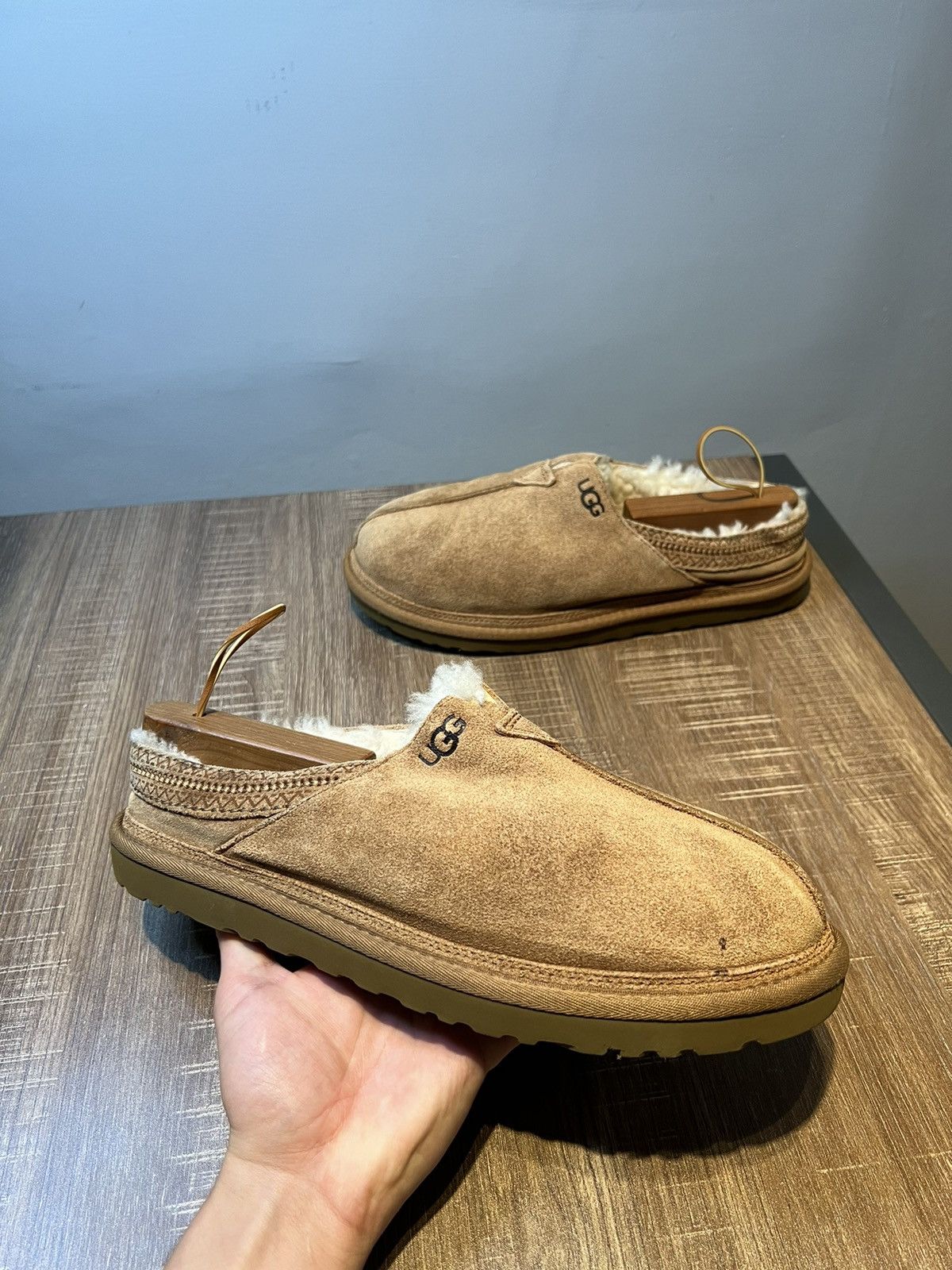 Neuman slipper ugg best sale