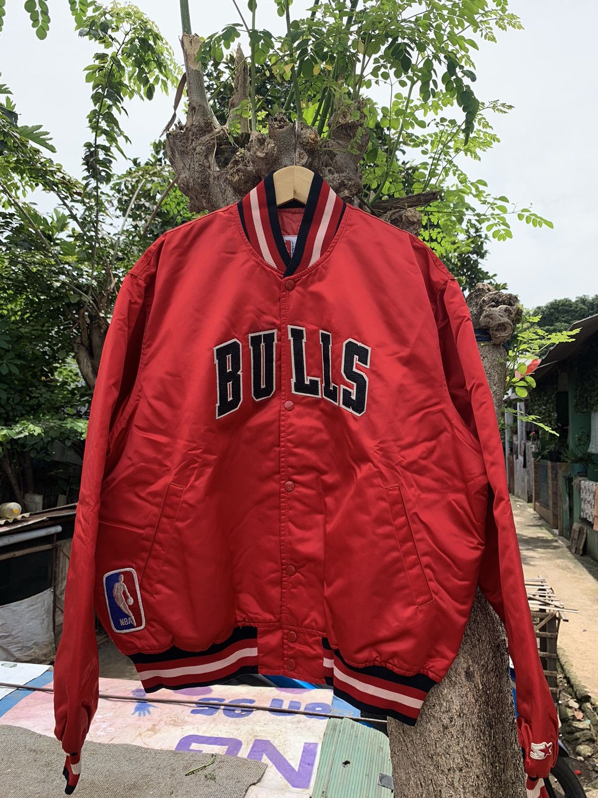 NBA × Starter STARTER VARSITY CHICAGO BULLS Size US XL / EU 56 / 4 - 1 Thumbnail