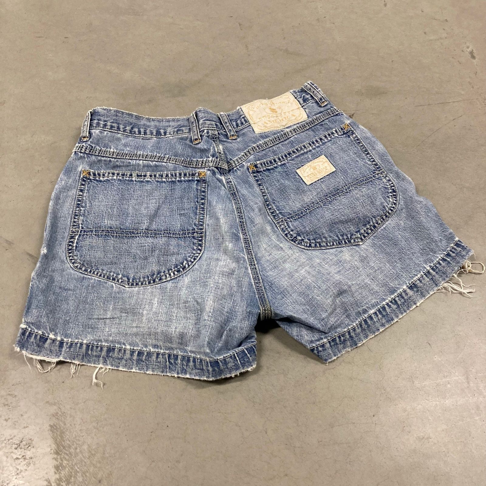 Lucky Brand × Vintage Y2K distressed lucky brand jean shorts 30 Size US 30 / EU 46 - 2 Thumbnail