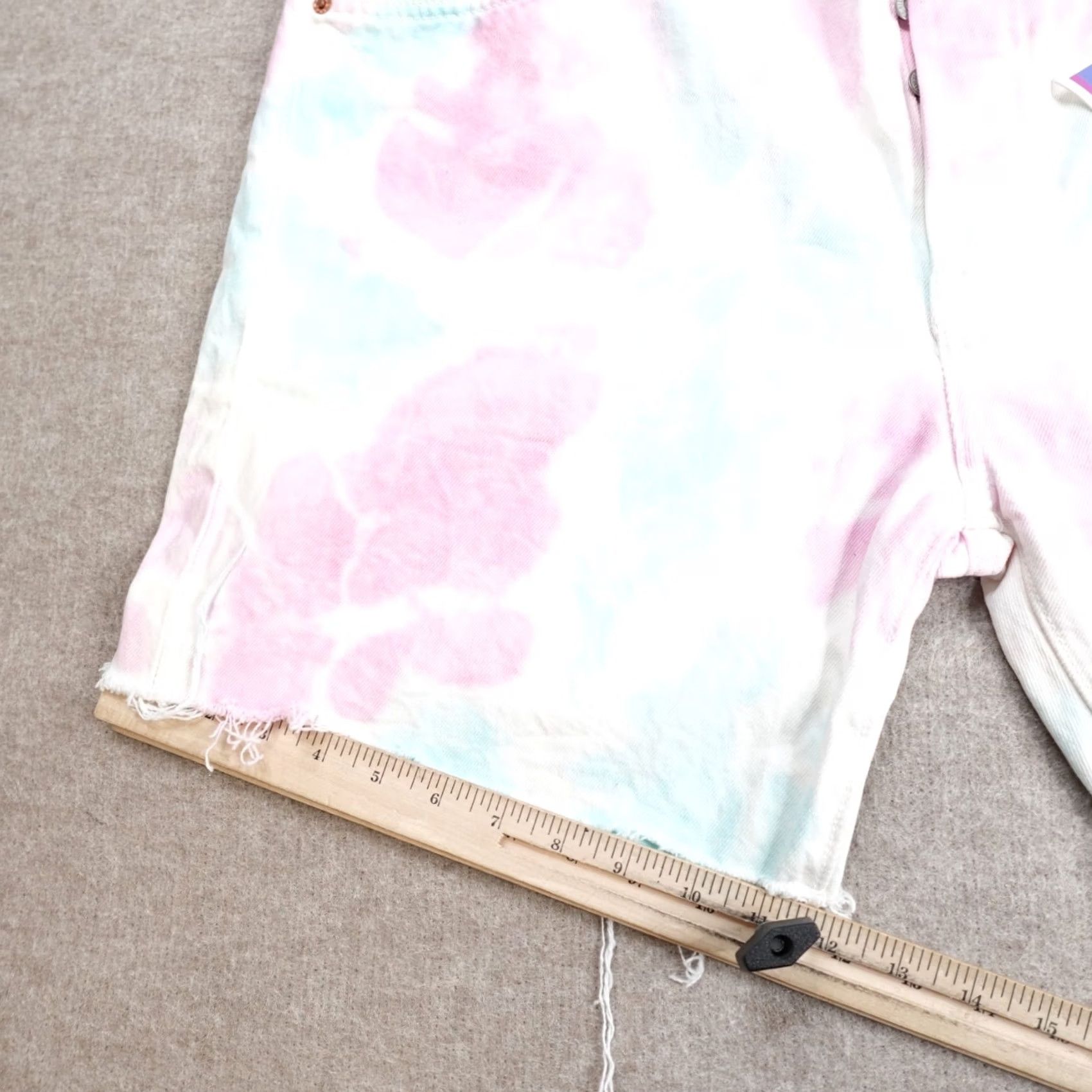 Levi's VINTAGE Levi's Shorts Mens 38 White Blue Denim 501 '93 Tie Dye Pride Premium NEW READ Size US 38 / EU 54 - 5 Thumbnail