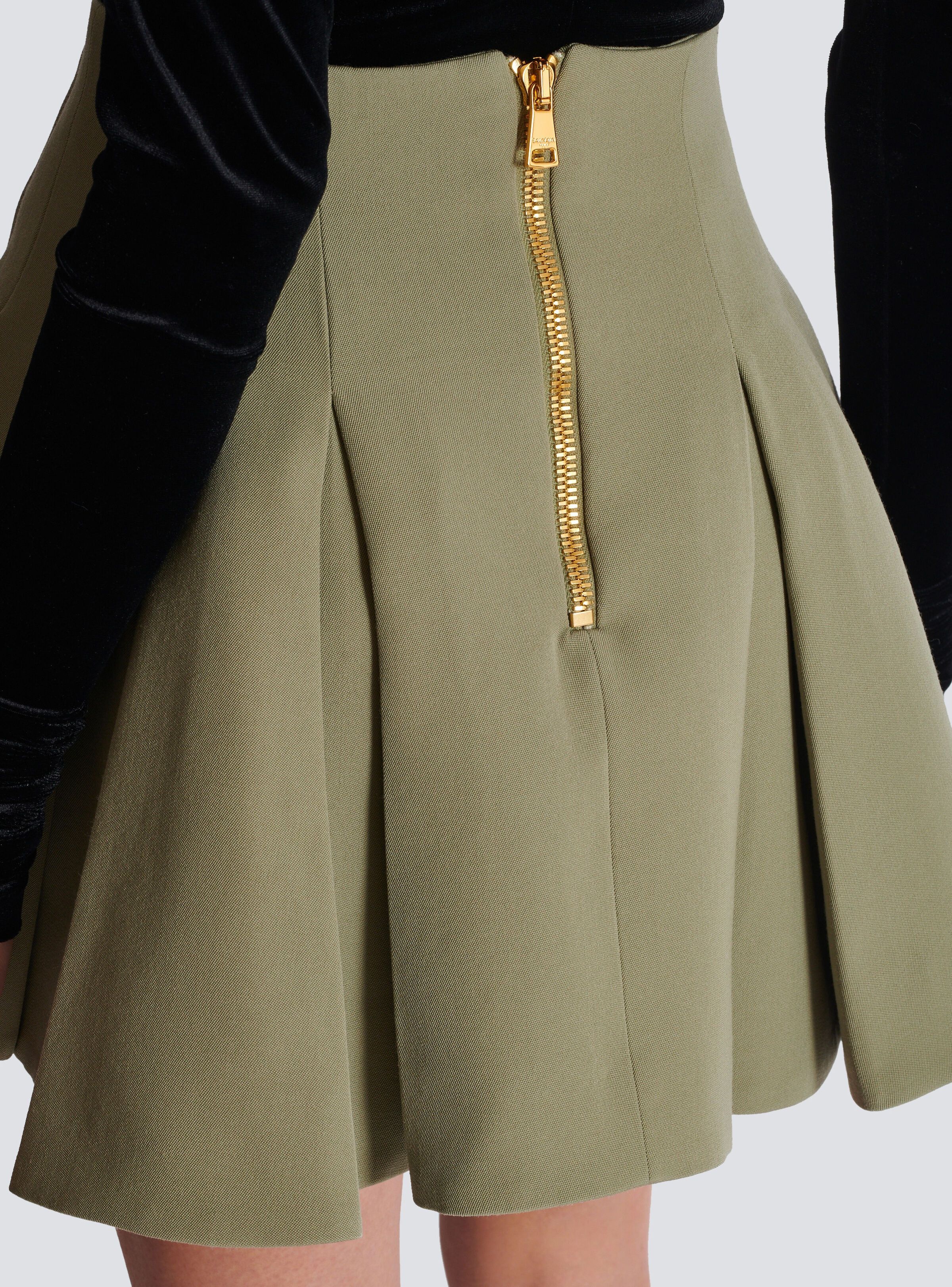 Balmain o1s1wg111025 Short Pleated Skirt in Green Size 26" / US 2 / IT 38 - 6 Thumbnail