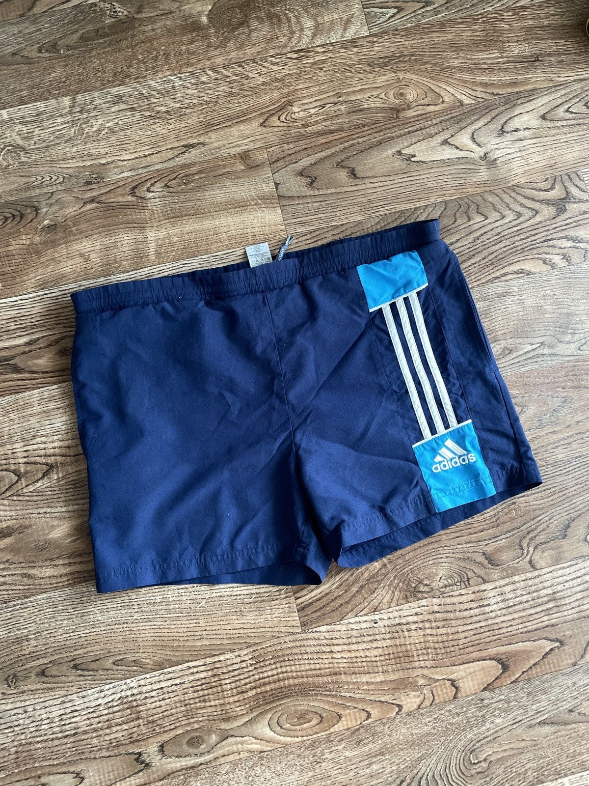 Adidas × Vintage Vintage Adidas shorts streetwear y2k style casual size XL Size US 36 / EU 52 - 2 Thumbnail