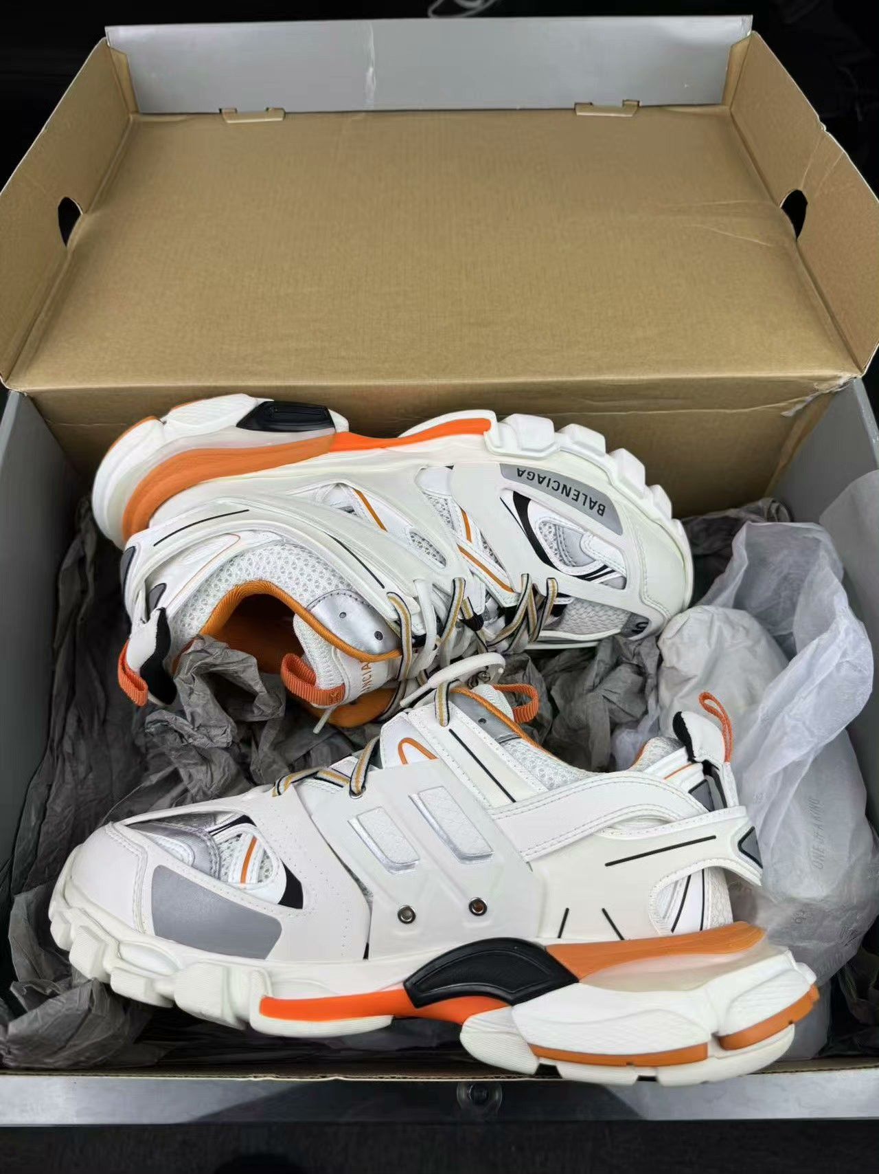 Balenciaga Balenciaga White Lowtop Sneakers 7.5 Men Size US 7.5 / EU 40-41 - 1 Thumbnail