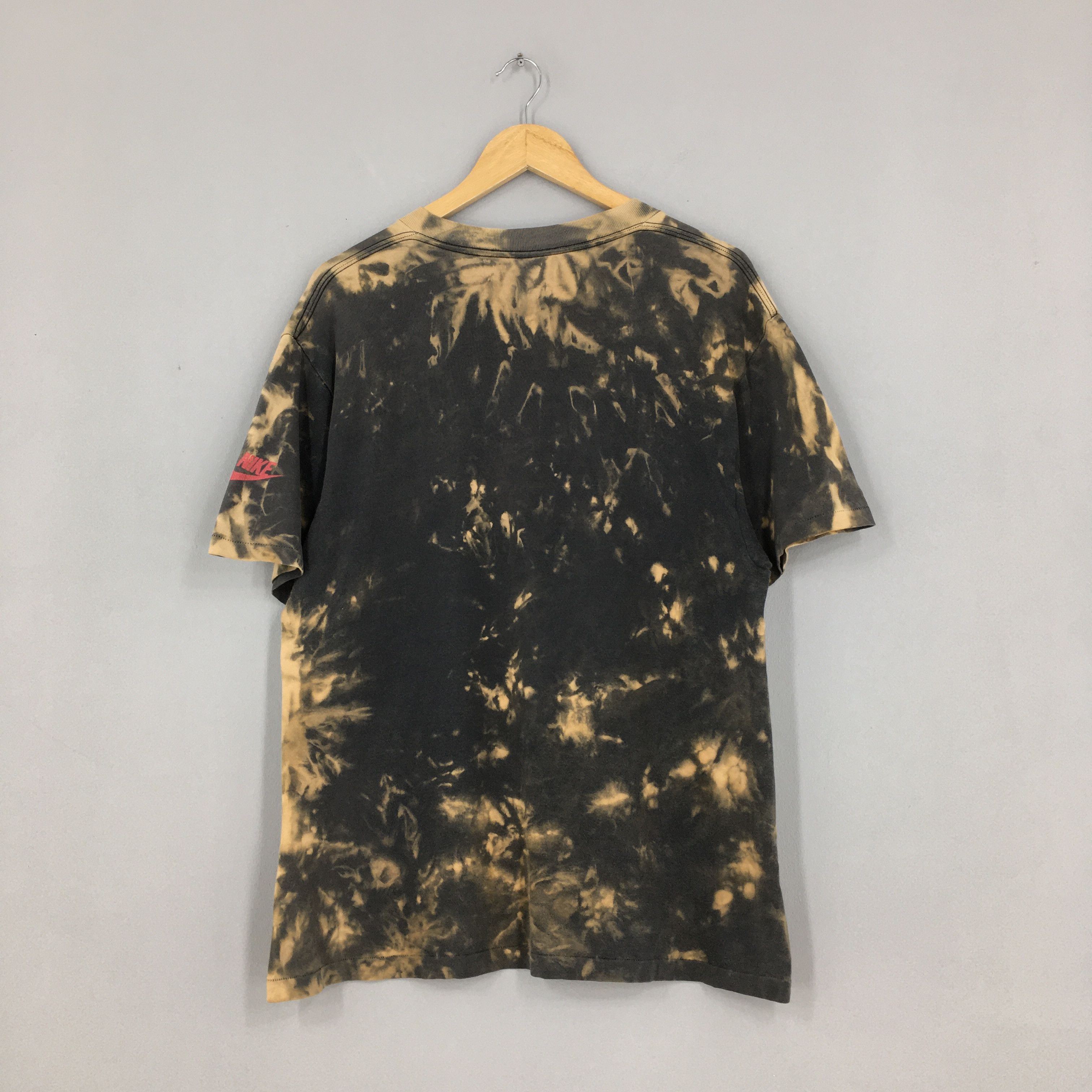 Nike Vintage 90's Nike Town Portland Bleach Tie-Dye Tshirt Size US M / EU 48-50 / 2 - 7 Thumbnail