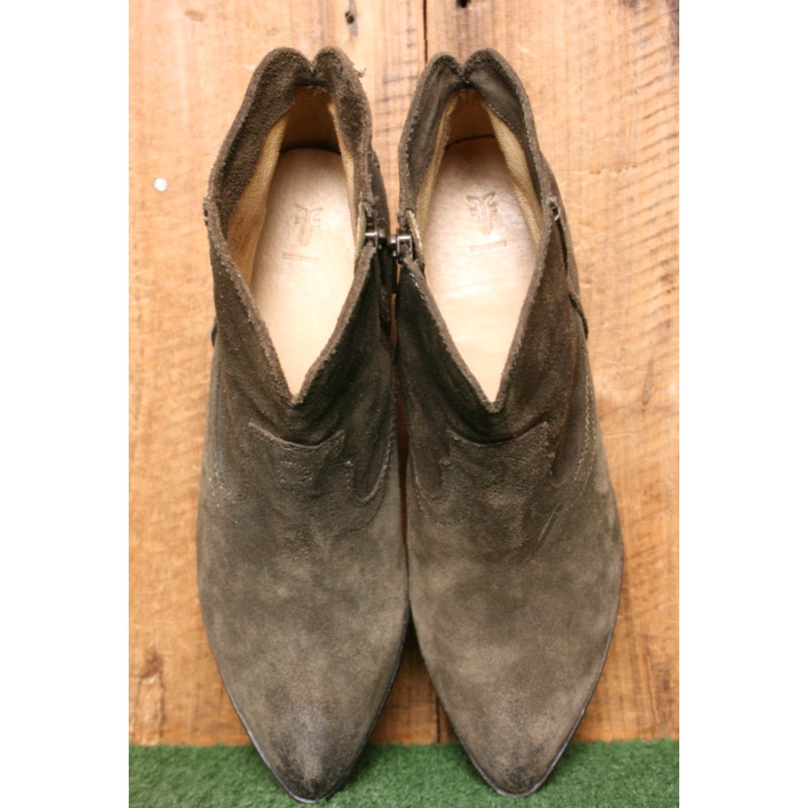 Frye FRYE Renee Seam Fatigue Green Burnished Suede Block Heel Short Boots Sz. 9.5 M Women Boots Mid Heel 2-2.9 in Ankle Zip Handbags? Size 32" / US 10 / IT 46 - 4 Thumbnail