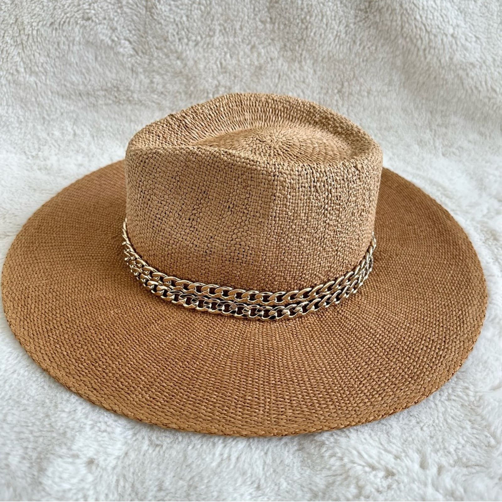 NEW!!! Women straw hat with gold chain