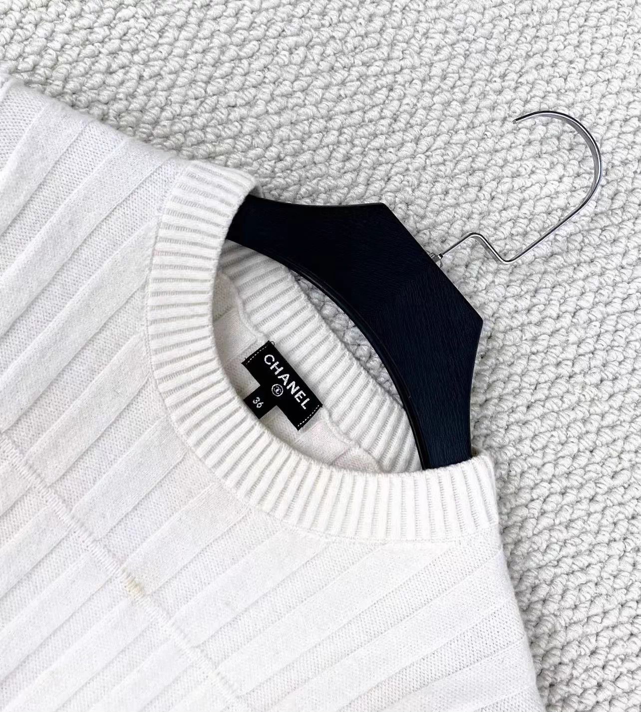 Chanel Chanel Cream CC Logo Long Fishtail Wool Knit Dress Size XS / US 0-2 / IT 36-38 - 3 Thumbnail