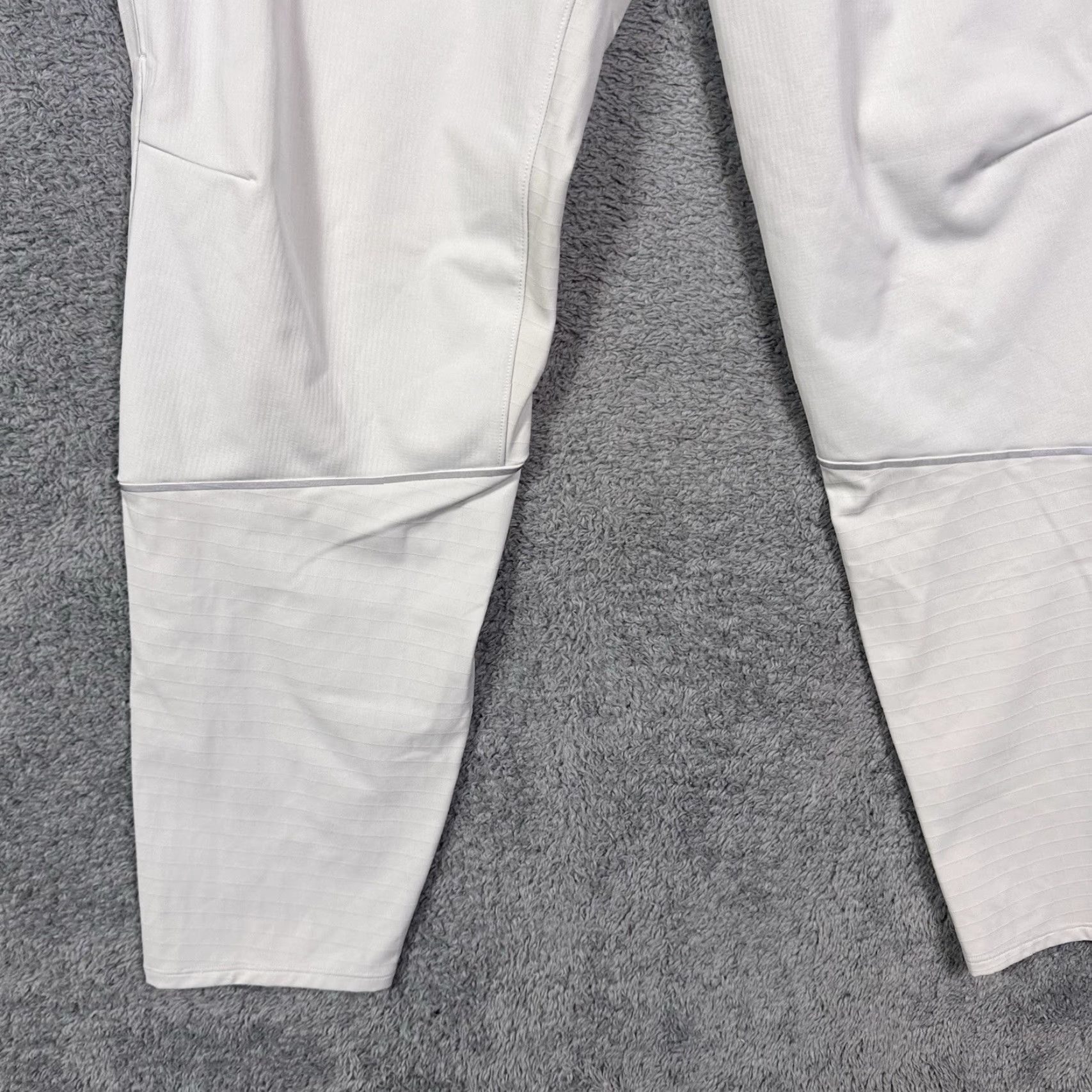 Lululemon Lululemon Pants Women’s L Outrun the Elements Running Tech Pockets Athleisure Camouflage Gray Zip Pocket Media Pocket Sweatpants Size 36" / US 14 / IT 50 - 2 Thumbnail