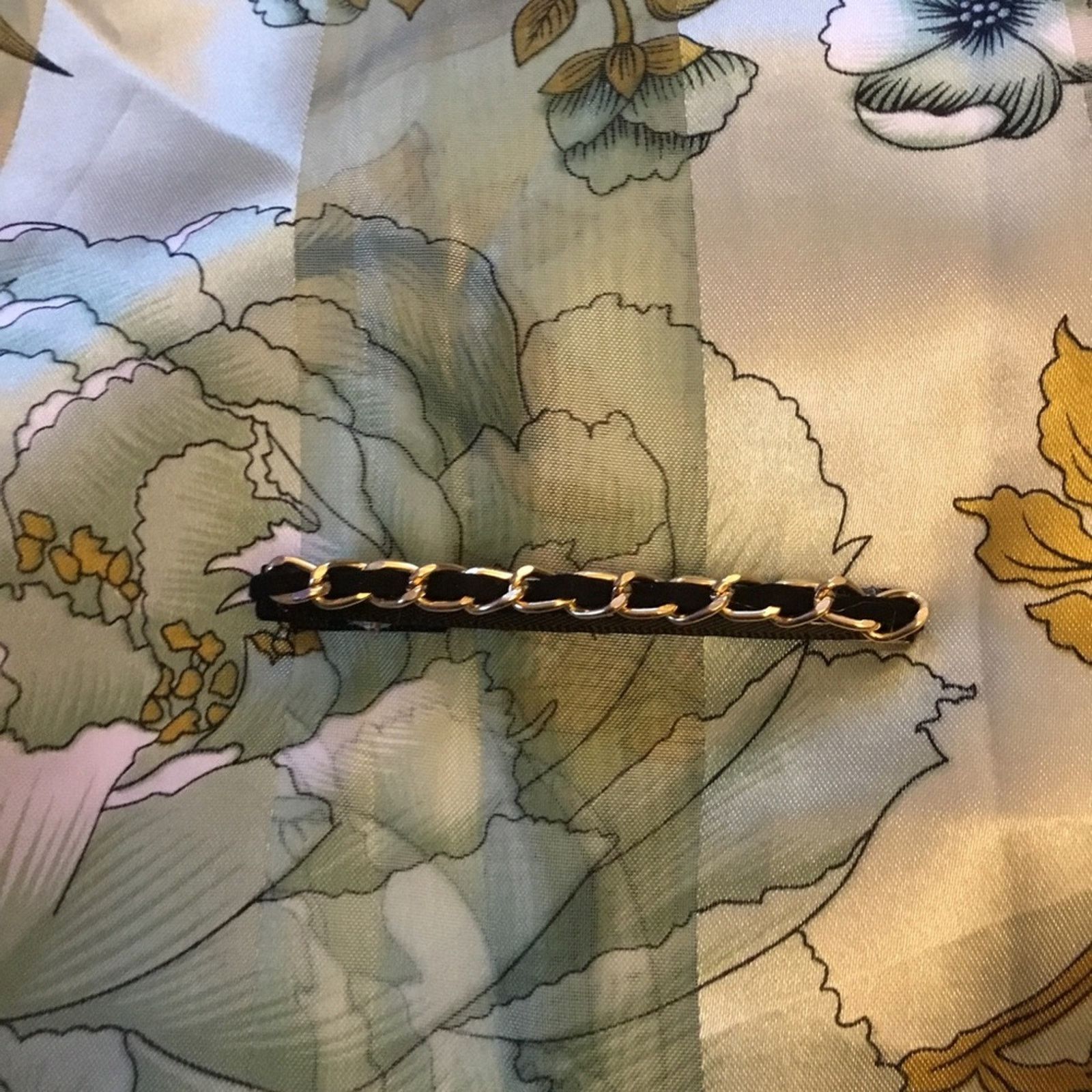 Other Black Velvet & Gold Chain Large Alligator Hair Clip Size ONE SIZE - 1 Thumbnail