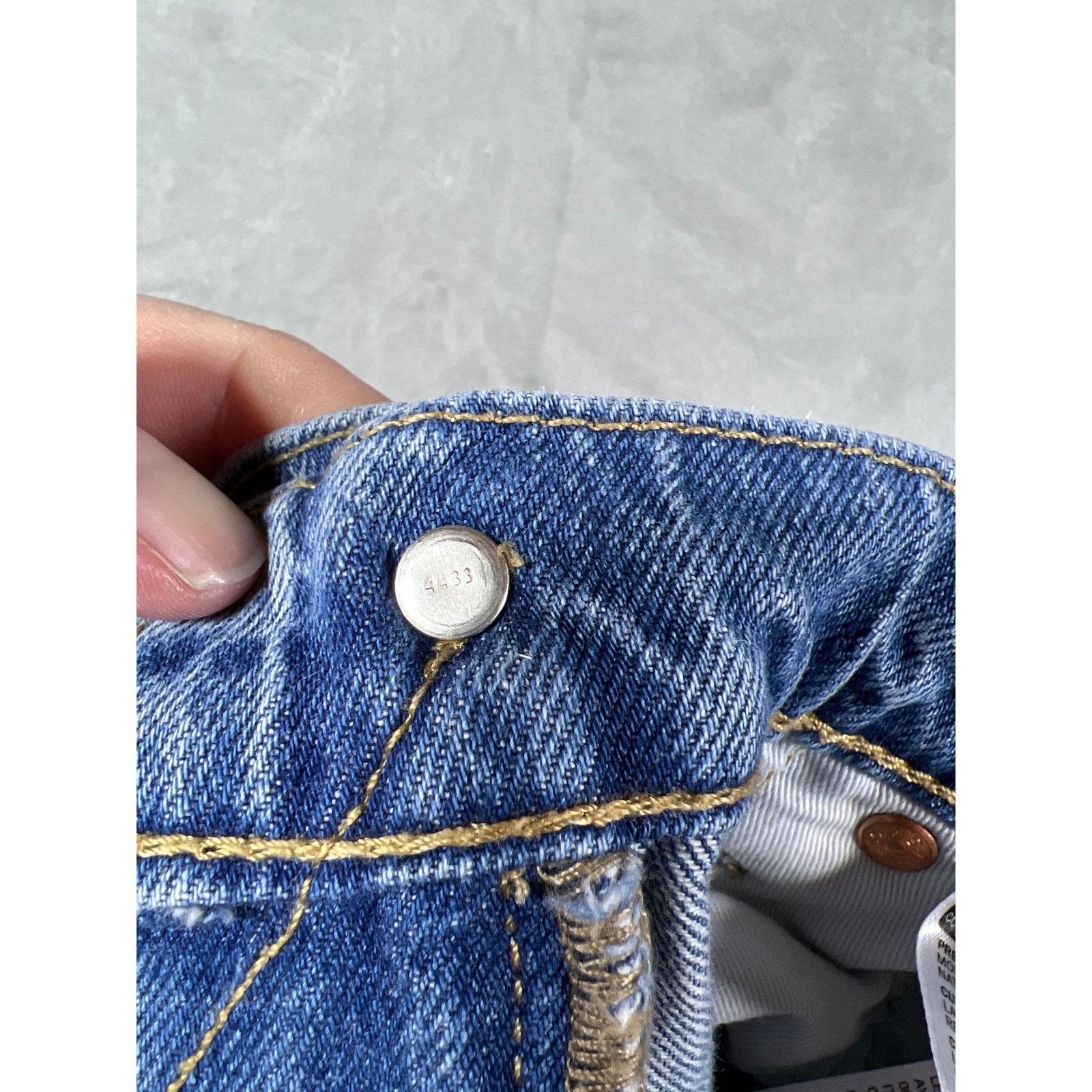 Levi's Levi’sDistressed Light Wash Jeans Unisex 34 Waist 90s Y2K Size US 34 / EU 50 - 12 Thumbnail