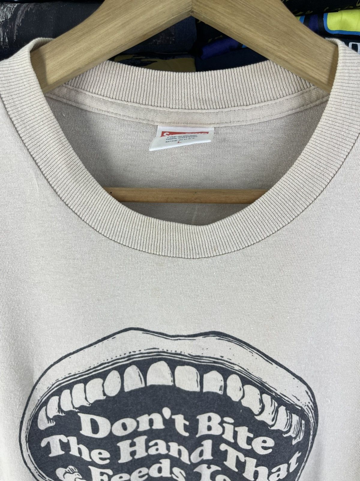 Supreme Supreme Don't Bite The Hand That Feeds You Tee from 2003 Size US L / EU 52-54 / 3 - 7 Thumbnail