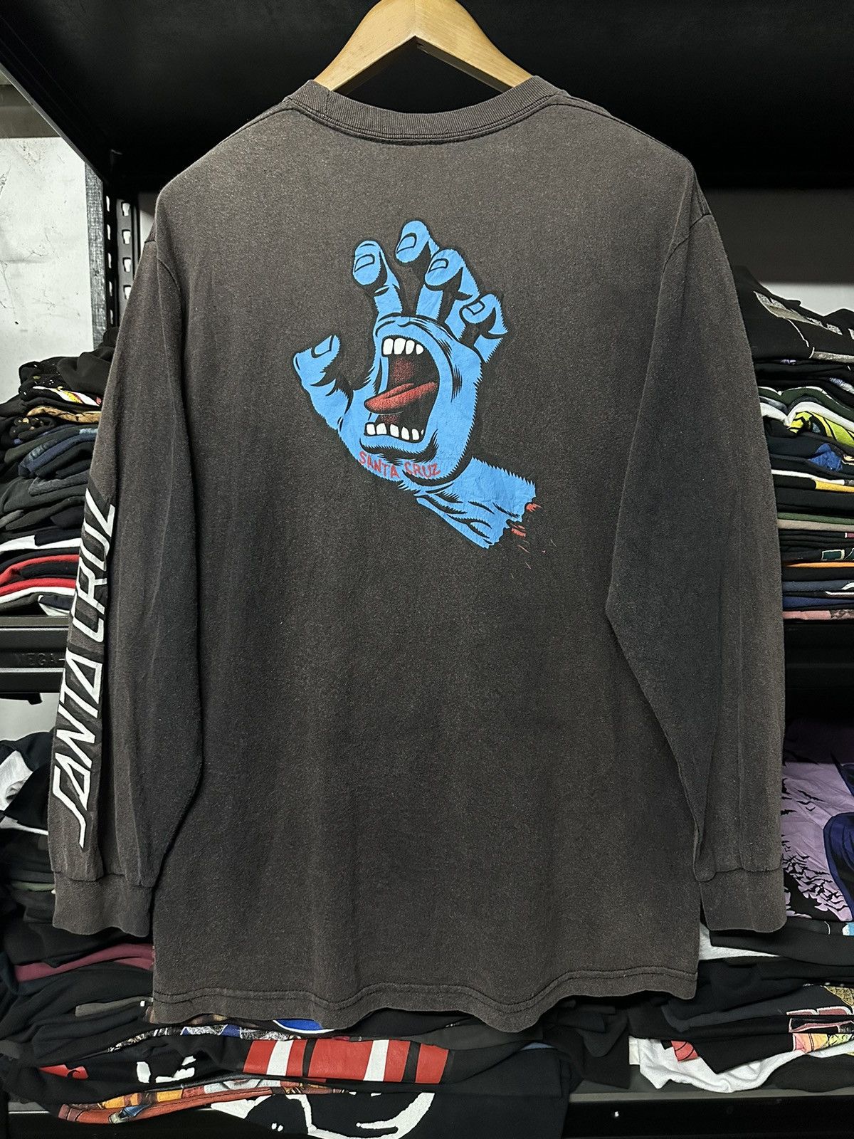 Santa Cruz Skateboards × Vintage Thrashed Vintage Santa Cruz Screaming Hand Sun Faded Tee Size US L / EU 52-54 / 3 - 1 Thumbnail