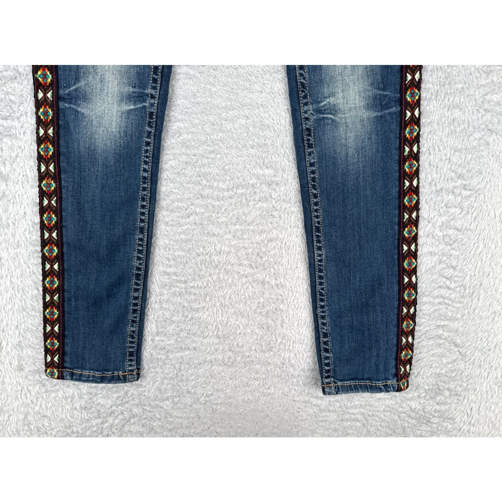 Grace in LA Grace In LA Jeans Women 26 Blue Denim Skinny Guitar Strap Southwest Native 29L Size 26" / US 2 / IT 38 - 2 Thumbnail