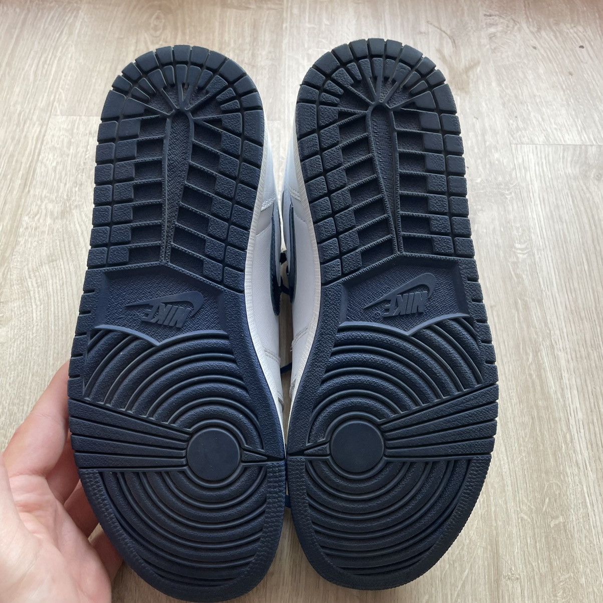Jordan Brand × Nike Nike Air Jordan 1 Retro High OG Sneakers "Metallic Navy" Size US 9 / EU 42 - 2 Thumbnail