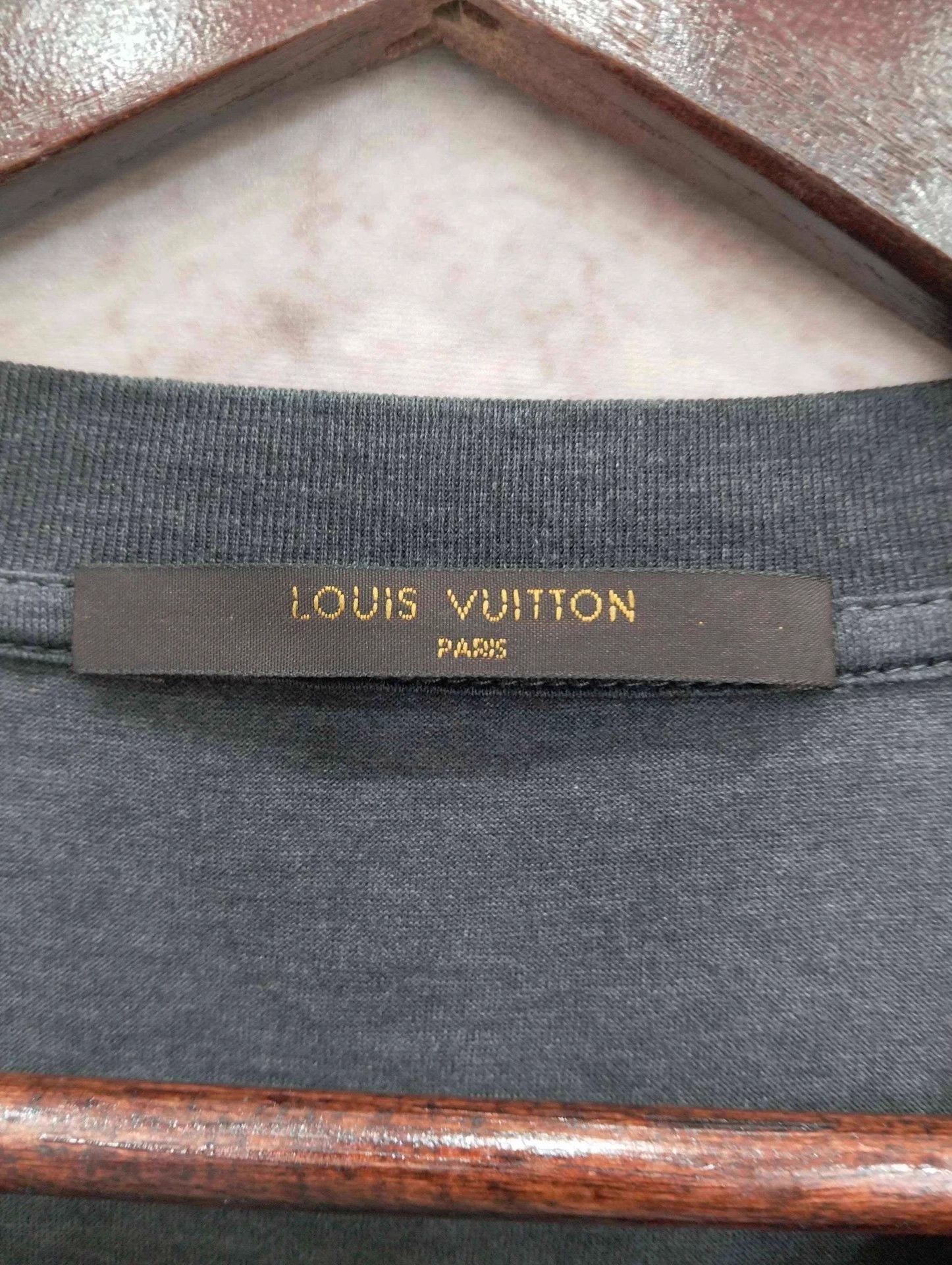 Louis Vuitton LV T-shirt L Size US L / EU 52-54 / 3 - 3 Thumbnail