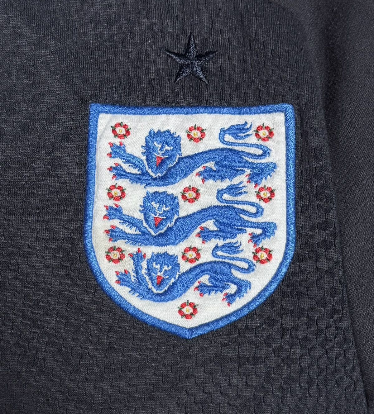Umbro England 2010 2011 Away Football Shirt Soccer Jersey Umbro Size US S / EU 44-46 / 1 - 6 Thumbnail