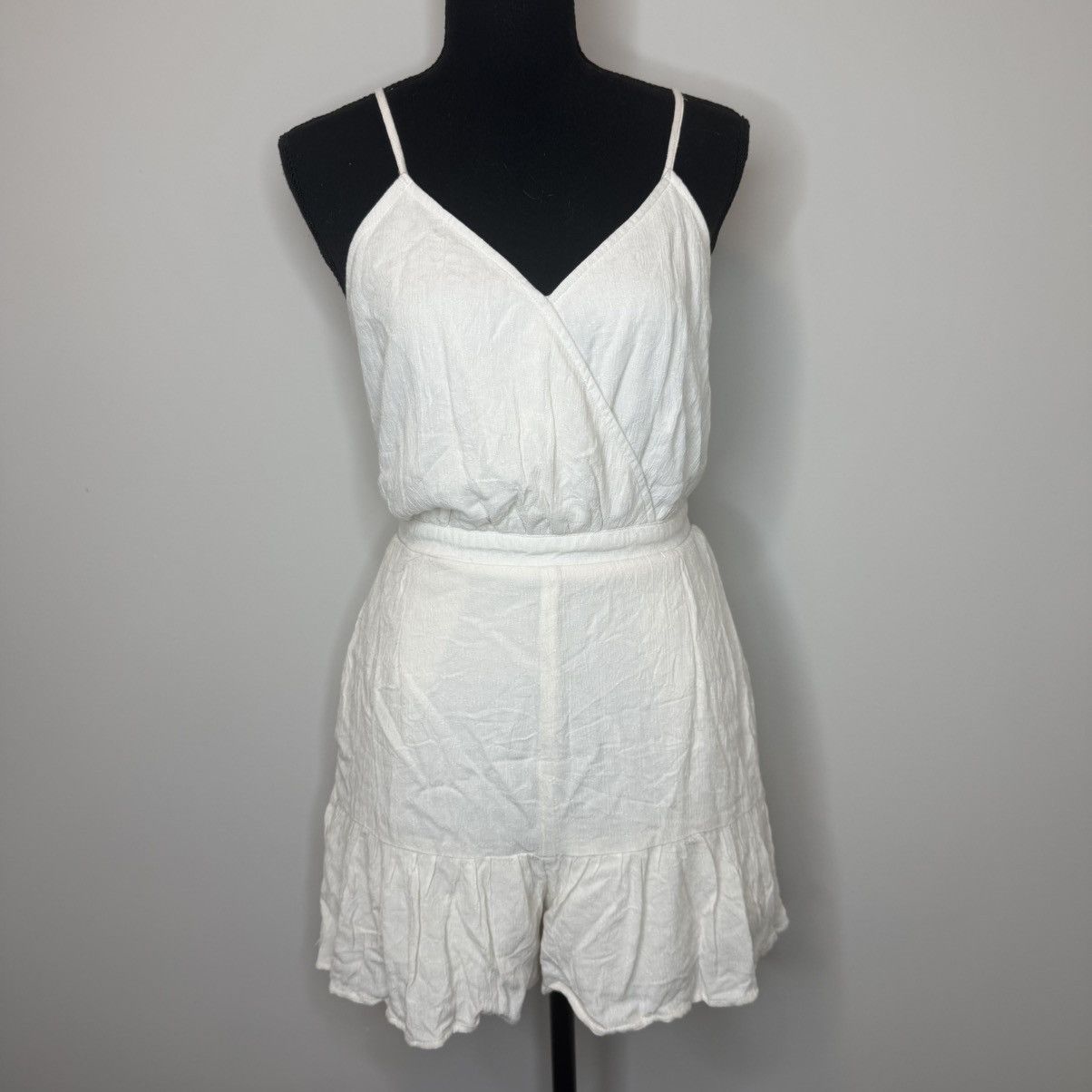 American Eagle Outfitters American Eagle Women's Beige Shorts Romper Jumper Size M / US 6-8 / IT 42-44 - 1 Thumbnail