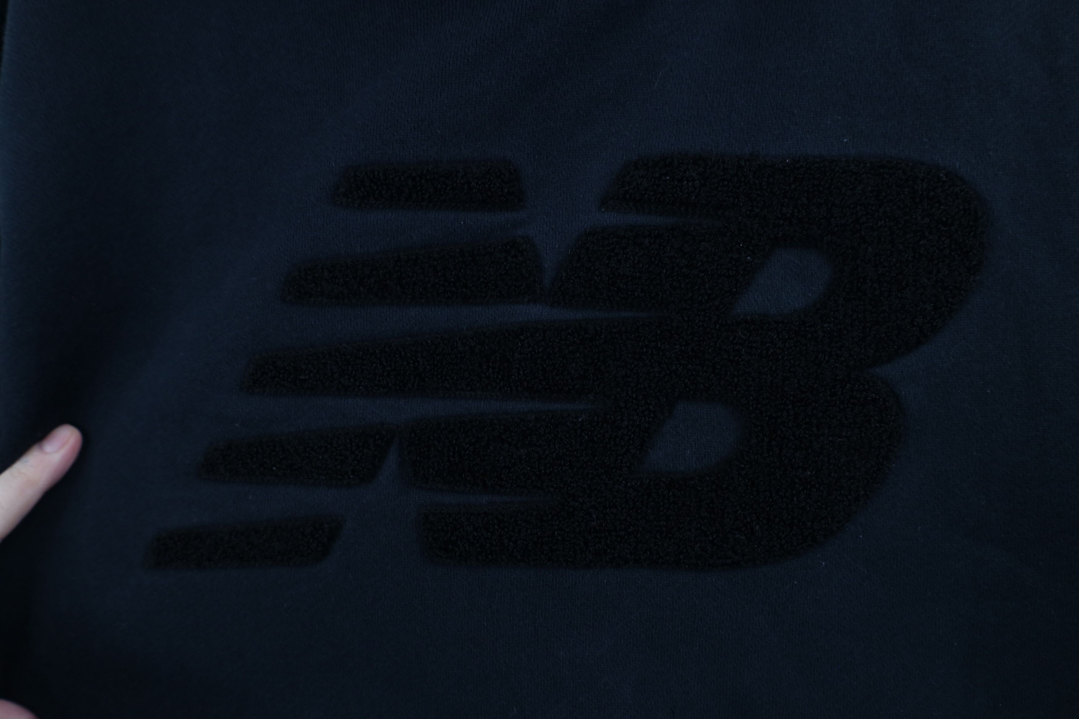 New Balance × Vintage Vintage Y2K New Balance Felt Logo Hoodie Sweatshirt Black Size L / US 10 / IT 46 - 6 Thumbnail