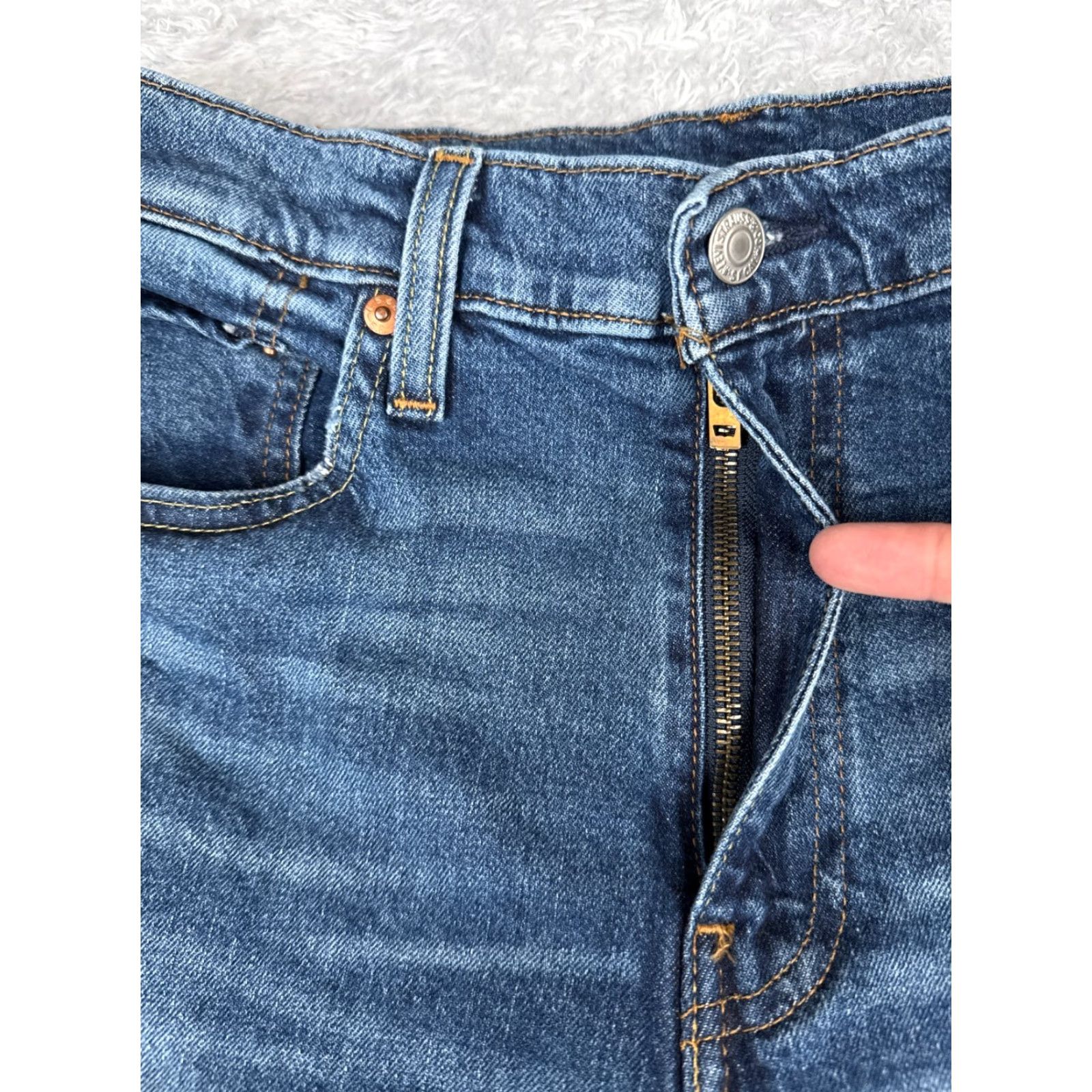 Levi's VINTAGE Levi's 512 Jeans Adult 33 Blue Denim Distressed 5-Pocket Regular Fit Cotton 32x30 Jeans Mens Size US 33 - 5 Thumbnail