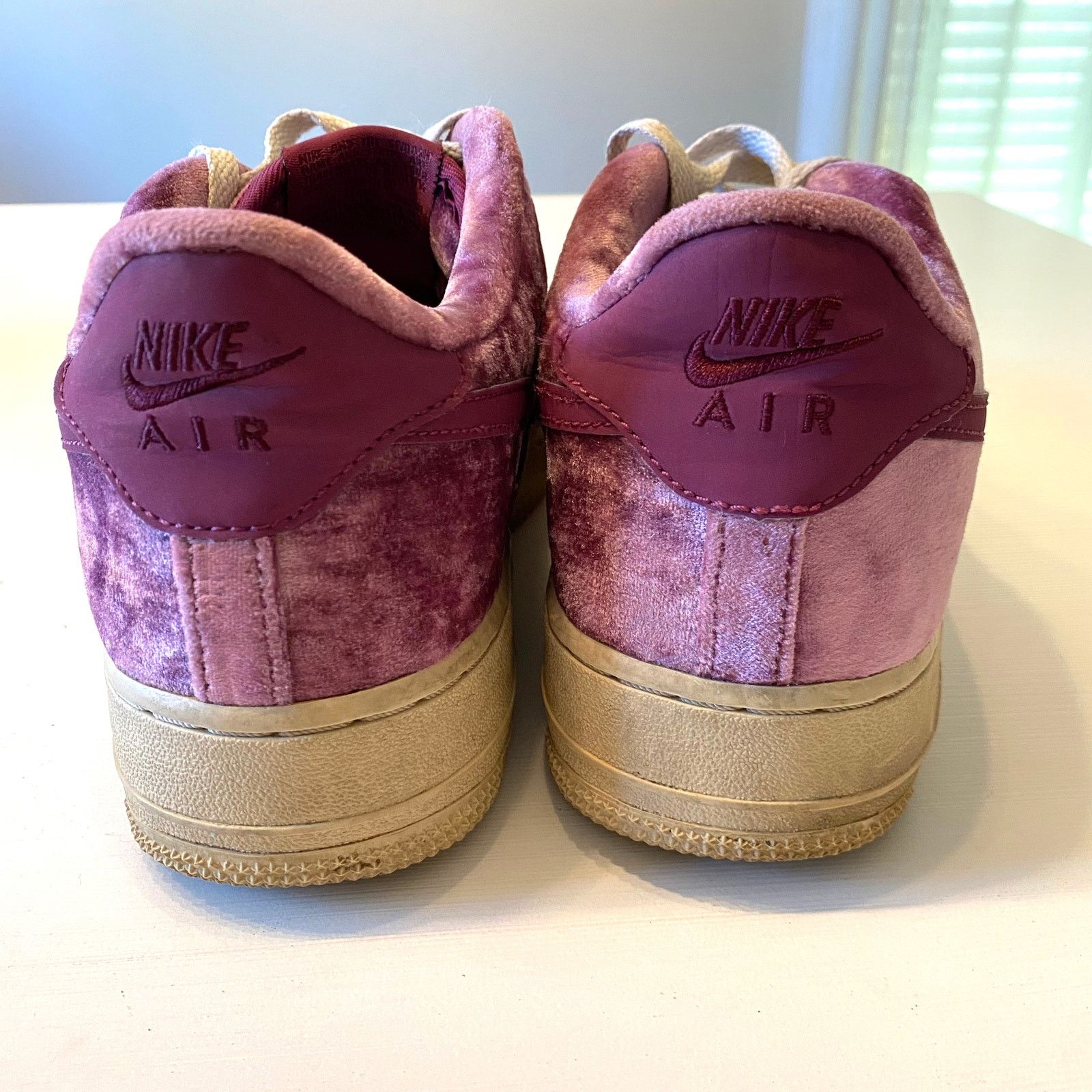 Nike Nike Air Force One LV8 Velvet Berry 849345-601 Girls Size 7Y Size US 7 / IT 37 - 7 Thumbnail