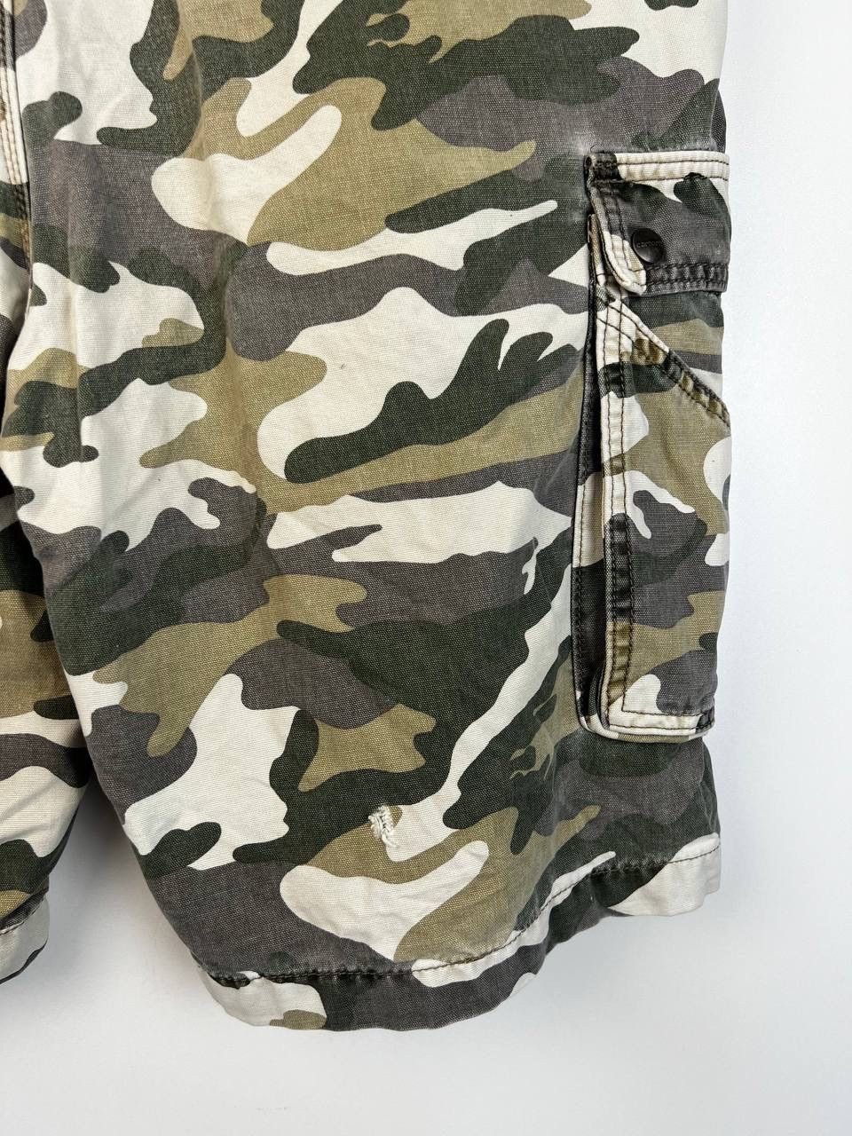 Carhartt Carhartt workwear vintage streetwear cargo shorts size 40 Size US 40 / EU 56 - 7 Thumbnail