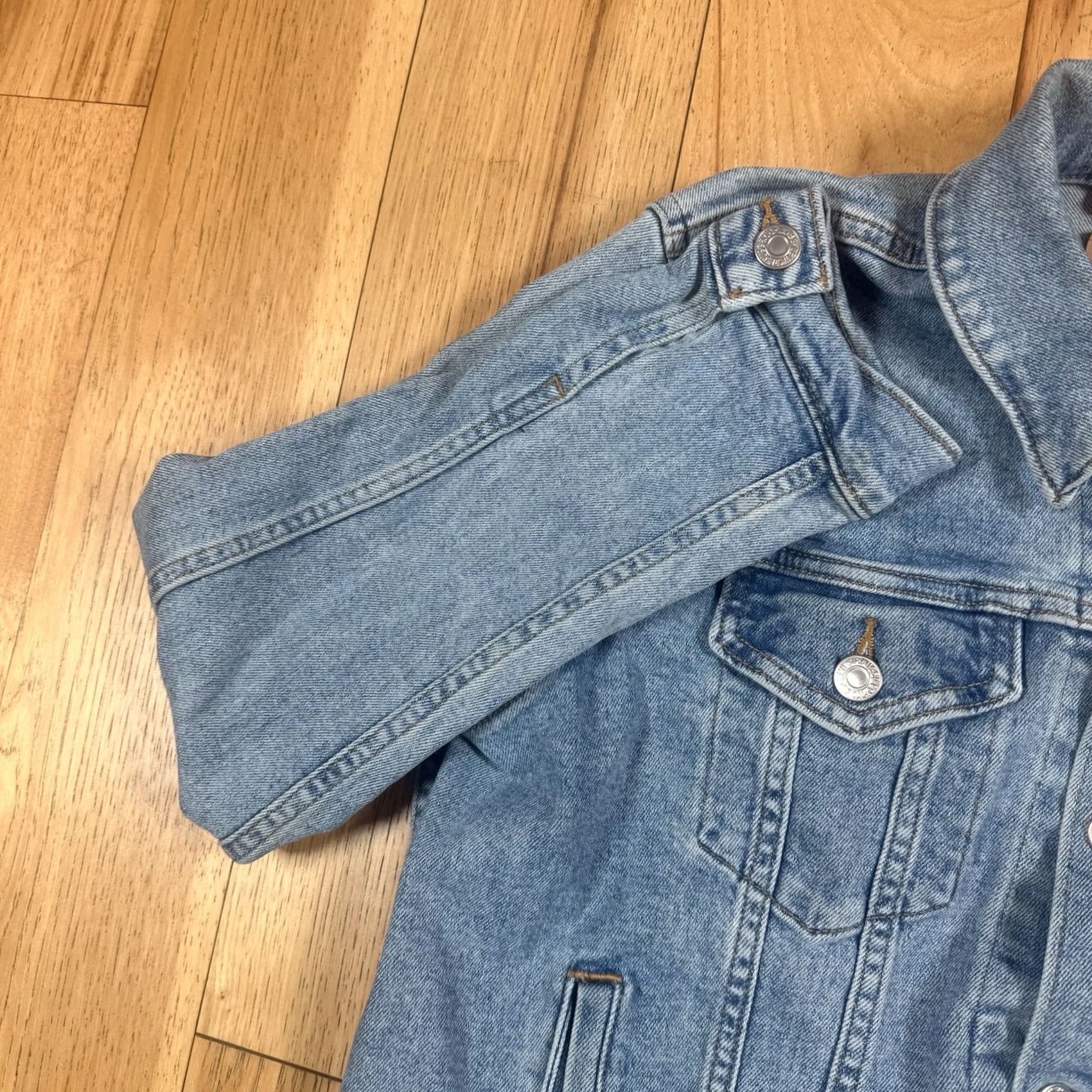 Levi's VINTAGE Levi’s Denim Trucker Jacket Women’s XL Button Light Wash Size XL / US 12-14 / IT 48-50 - 4 Thumbnail