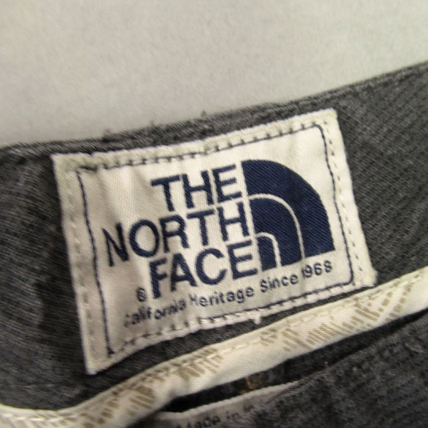 The North Face The North Face Shorts Womens 10 Lightweight Outdoors Pockets Chino Gray Size 32" / US 10 / IT 46 - 2 Thumbnail