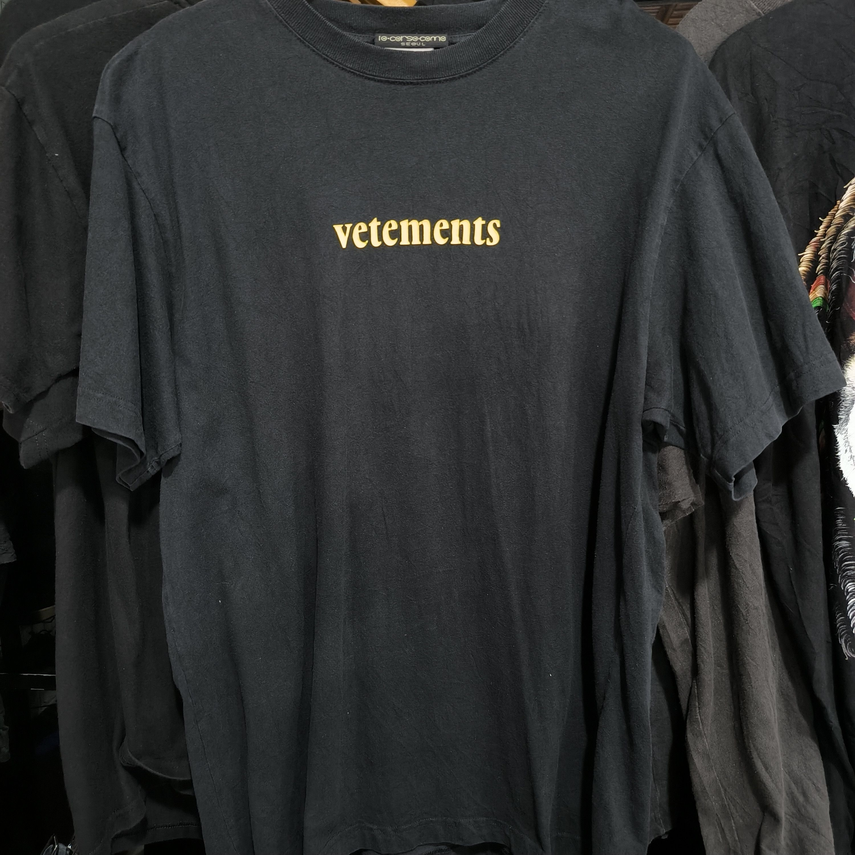 Vetements VETEMENTS Shipping Label Priority Mail Tee Size US M / EU 48-50 / 2 - 1 Thumbnail