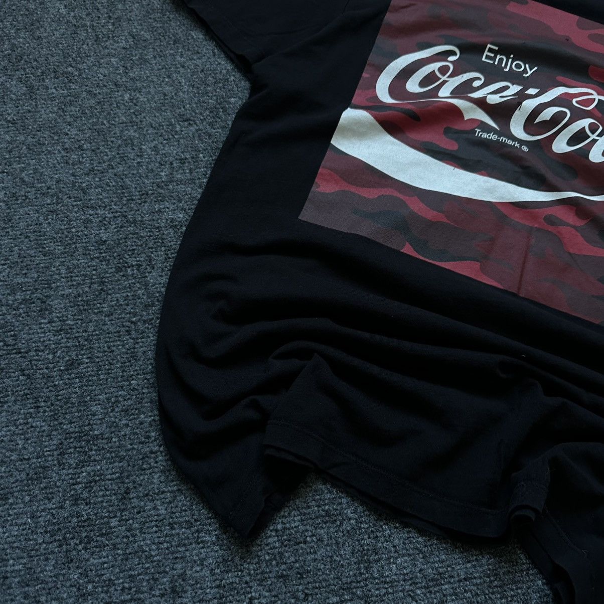 Coca Cola VTG Adult Coca-Cola T-shirts Big Logo Size L Trashed Staff Size US L / EU 52-54 / 3 - 7 Thumbnail