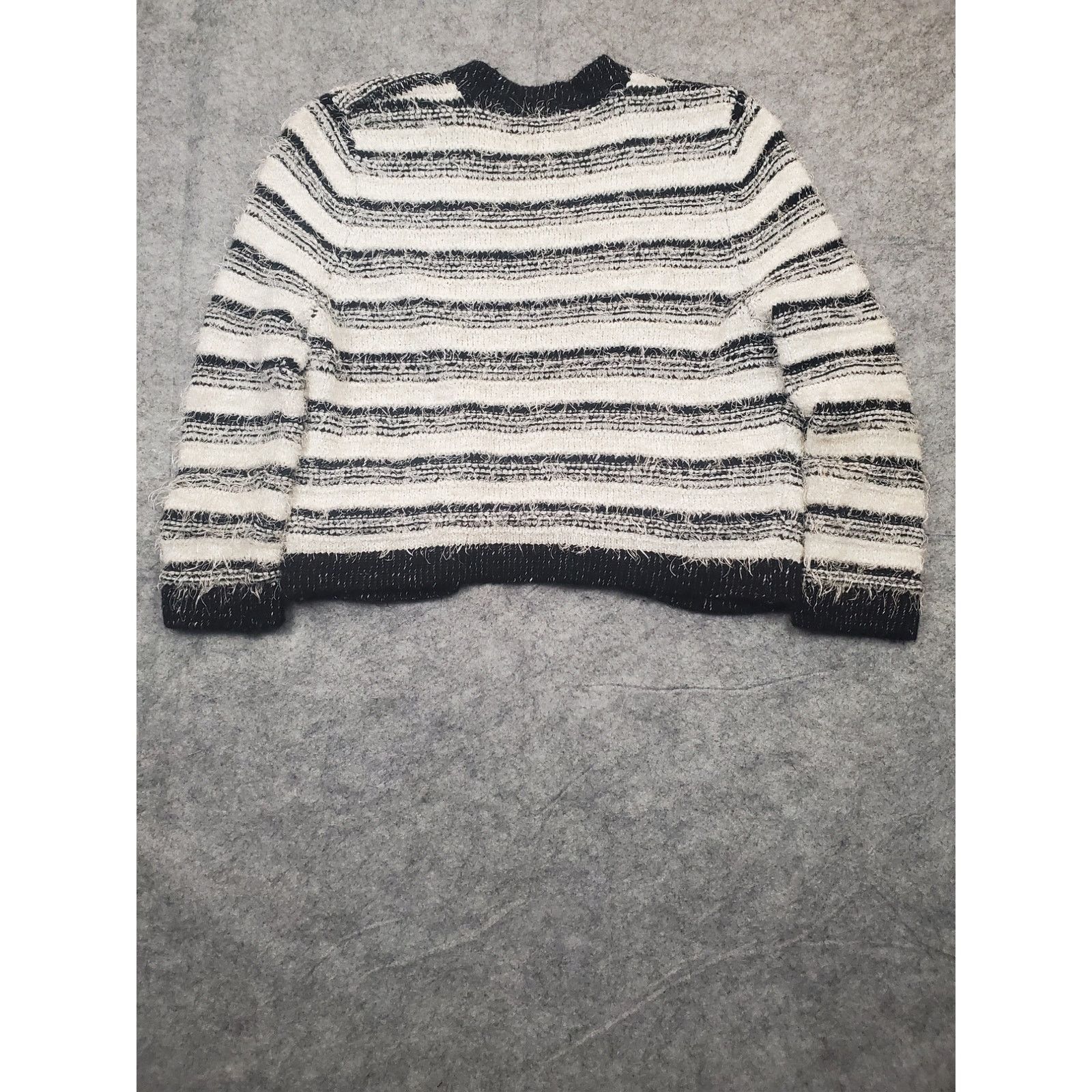 Calvin Klein Calvin Klein Women's Black White Striped Cropped Cardigan Size L / US 10 / IT 46 - 2 Thumbnail