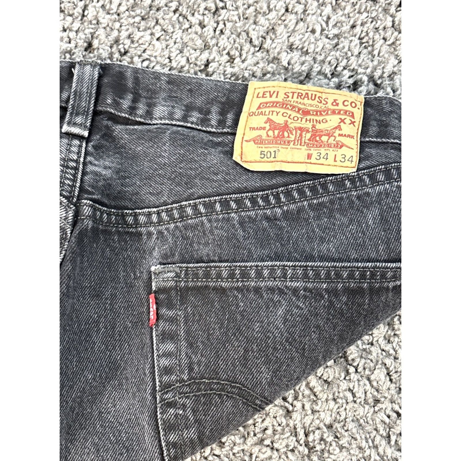 Levi's VINTAGE Levi's 501 Jeans Mens 34x32 Black Button Fly Straight Classic Denim 90s USA 5-Pocket Weathered/Light Wash Size US 34 / EU 50 - 7 Thumbnail